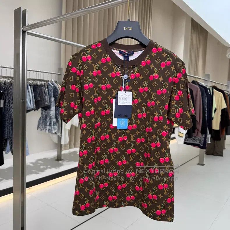 Louis Vuitton Louis Vuitton 25 Brown Cherry Full Print Short Sleeve Size US XS / EU 42 / 0 - 1 Thumbnail