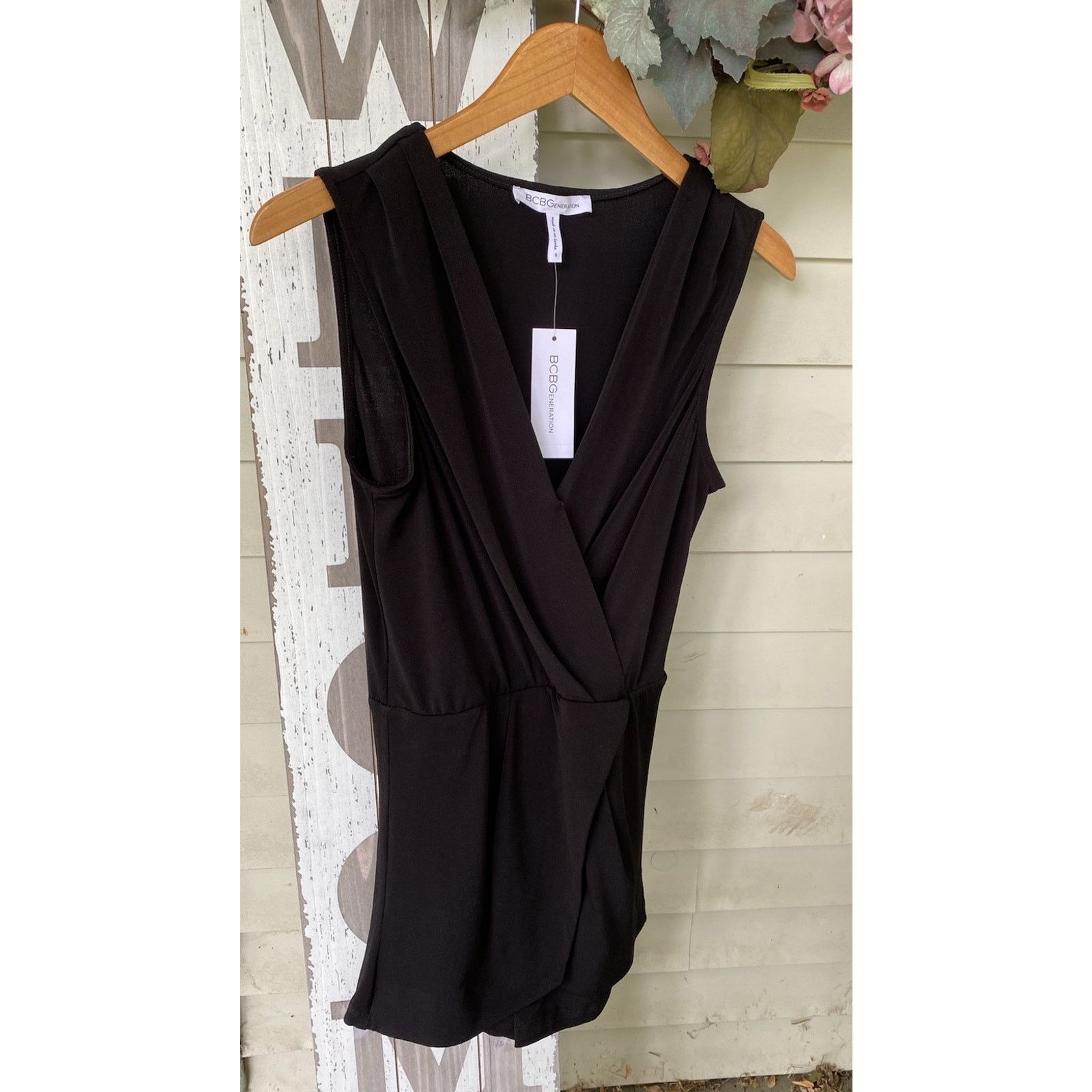BCBGeneration BCBG ENERATION Women's Black V-neck Shorts Jumpsuits S $78 Size 28" / US 6 / IT 42 - 1 Thumbnail