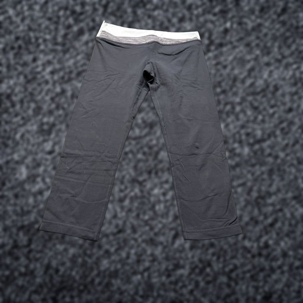 Lululemon LULULEMON Gather & Crow Crop Leggings Women’s 6 Gray 22” Inseam Cropped Skinny Yoga Athleisure Slimming Regular Size Type Leggings Women Size 28" / US 6 / IT 42 - 1 Thumbnail