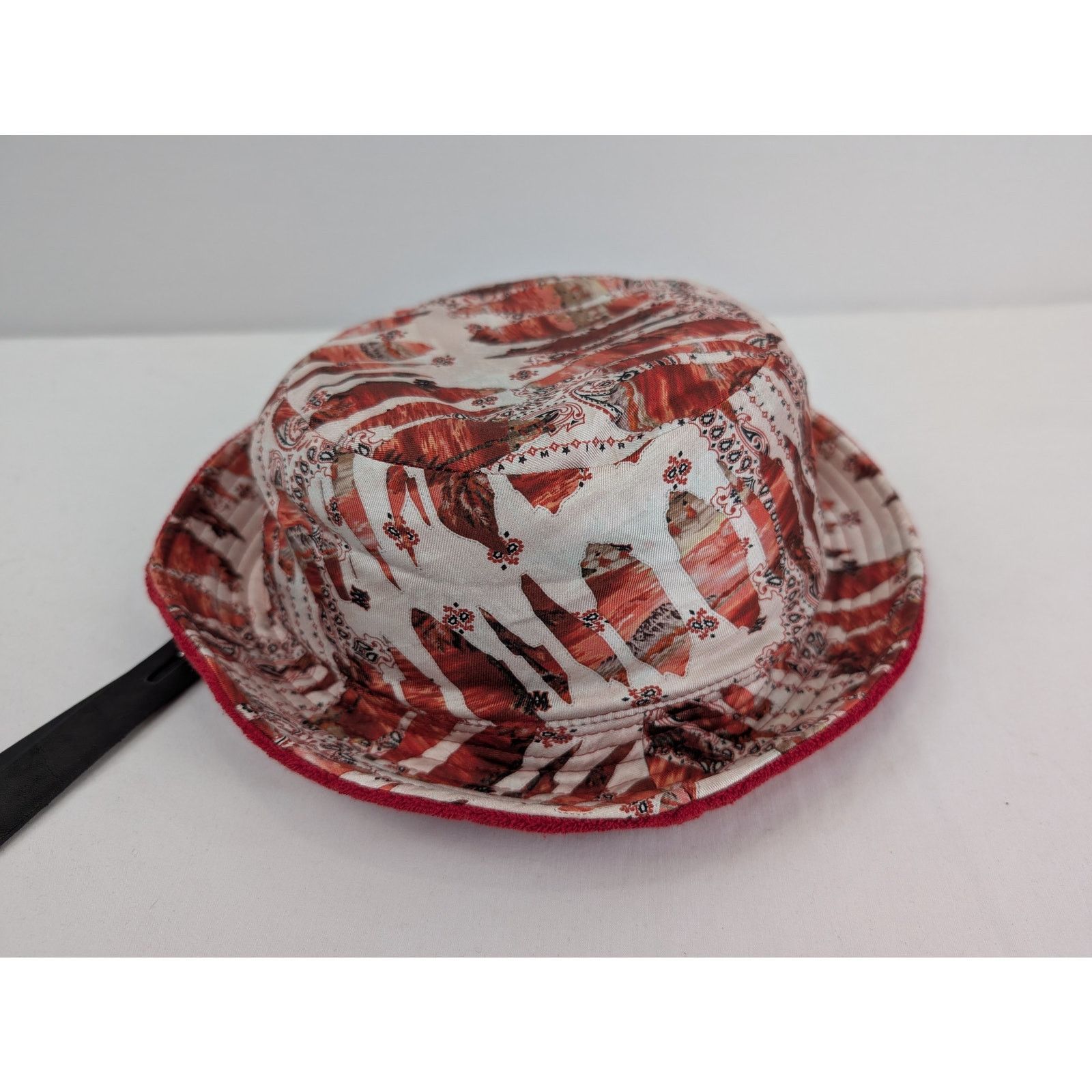 Amiri o1rshd1 Size: OS / Bandana Reversible Bucket Hat / Cap Red Size ONE SIZE - 3 Thumbnail