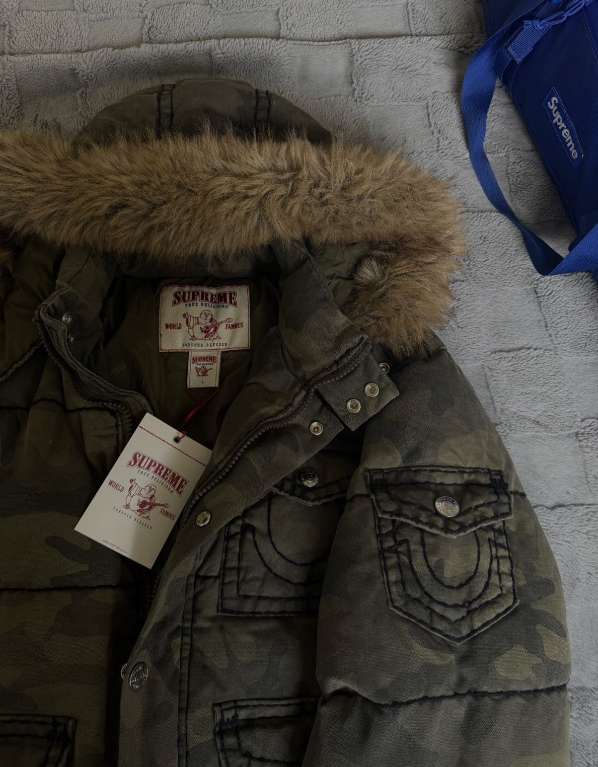 Supreme Supreme true religion aw2025 fur hood puffer jacket camo Size US L / EU 52-54 / 3 - 7 Thumbnail