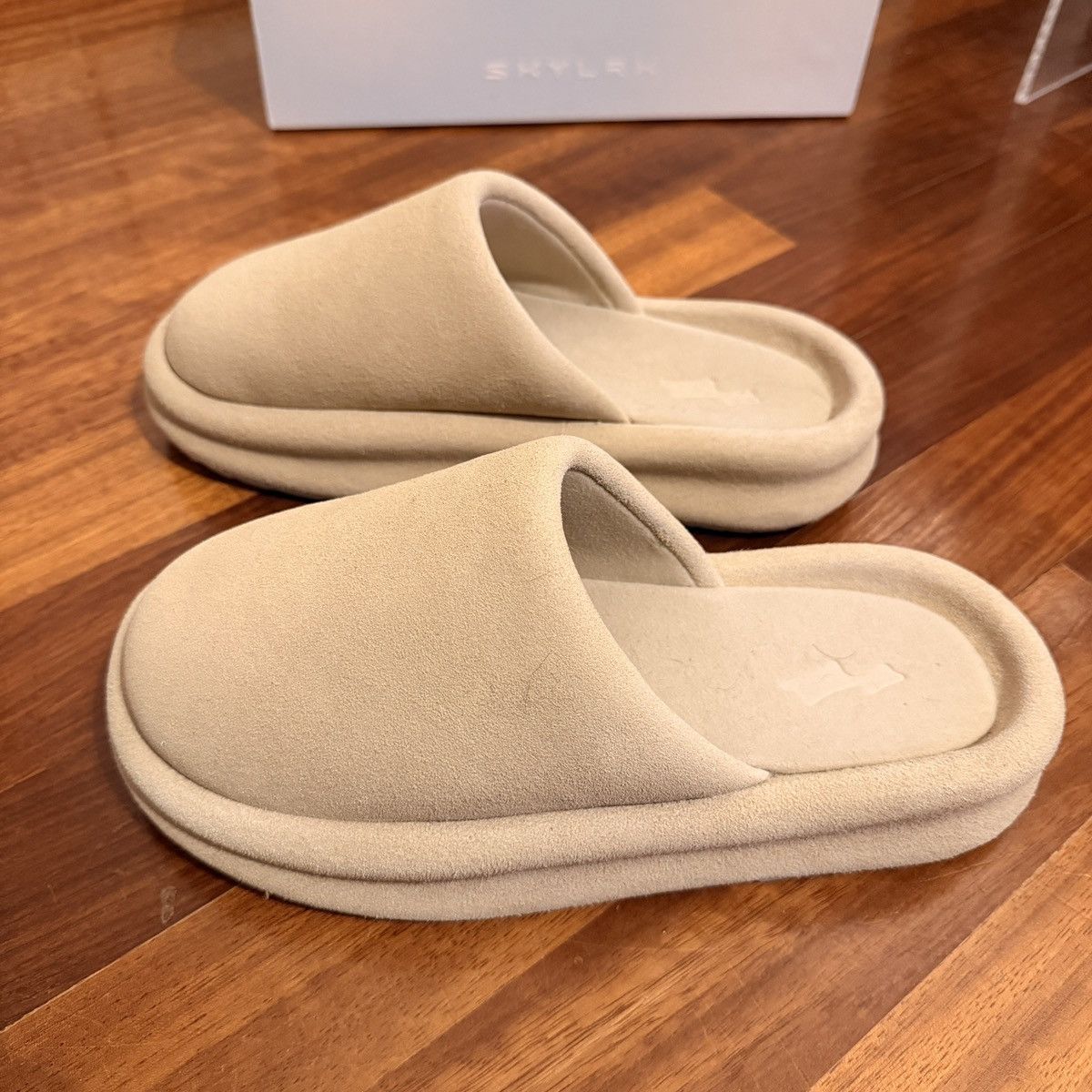 SKYLRK SKYLRK slippers smooth suede 41 Size US 8 / EU 41 - 1 Thumbnail