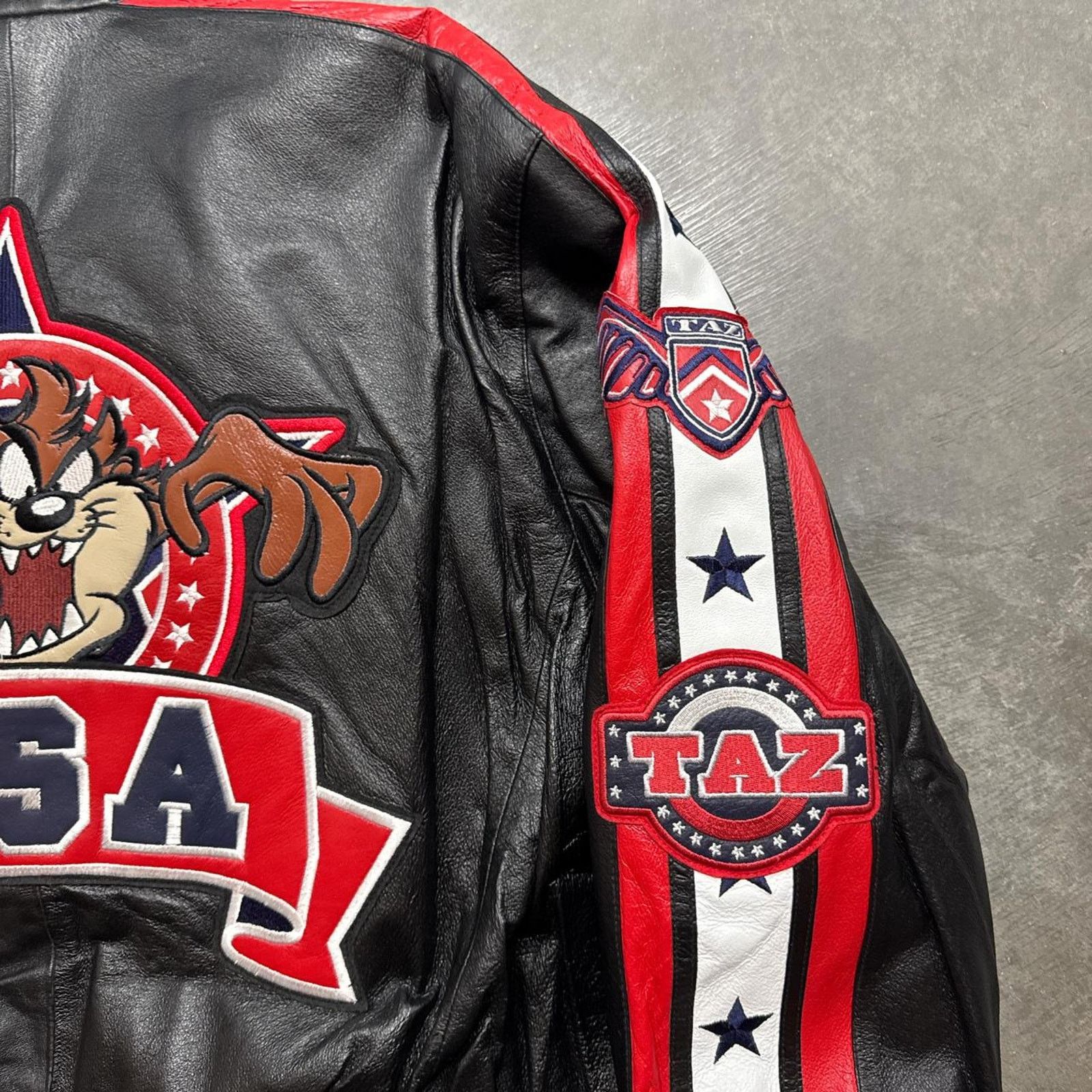 Vintage Vintage TAZ Tasmanian Devil USA Looney Tunes Leather Jacket Size US XL / EU 56 / 4 - 4 Thumbnail