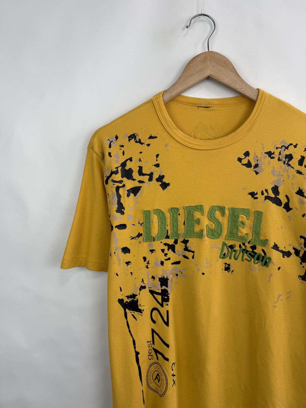 Diesel 🇺🇸 Vintage 90s Diesel Big logo T-Shirt Retro Rare Hype Y2K Size US M / EU 48-50 / 2 - 2 Thumbnail