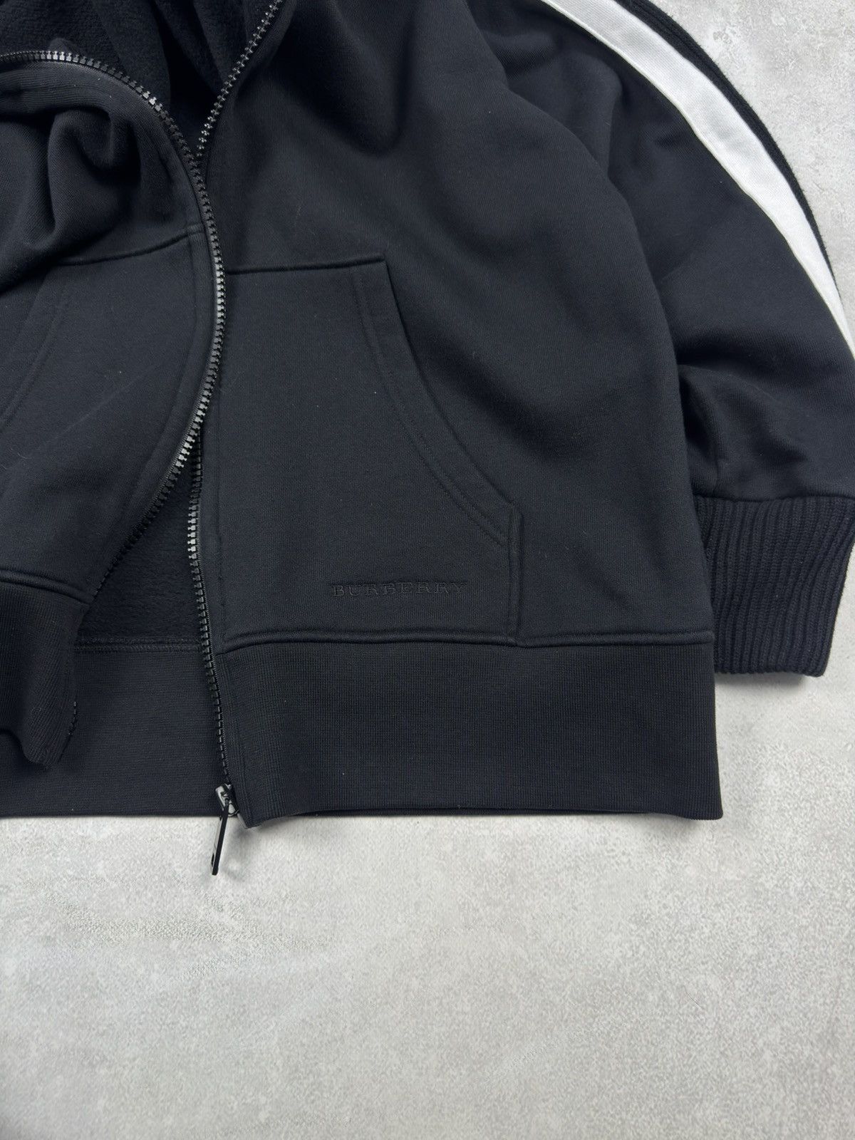 Burberry Vintage Burberry London England Black Zip Hoodie Logo Size US M / EU 48-50 / 2 - 5 Thumbnail