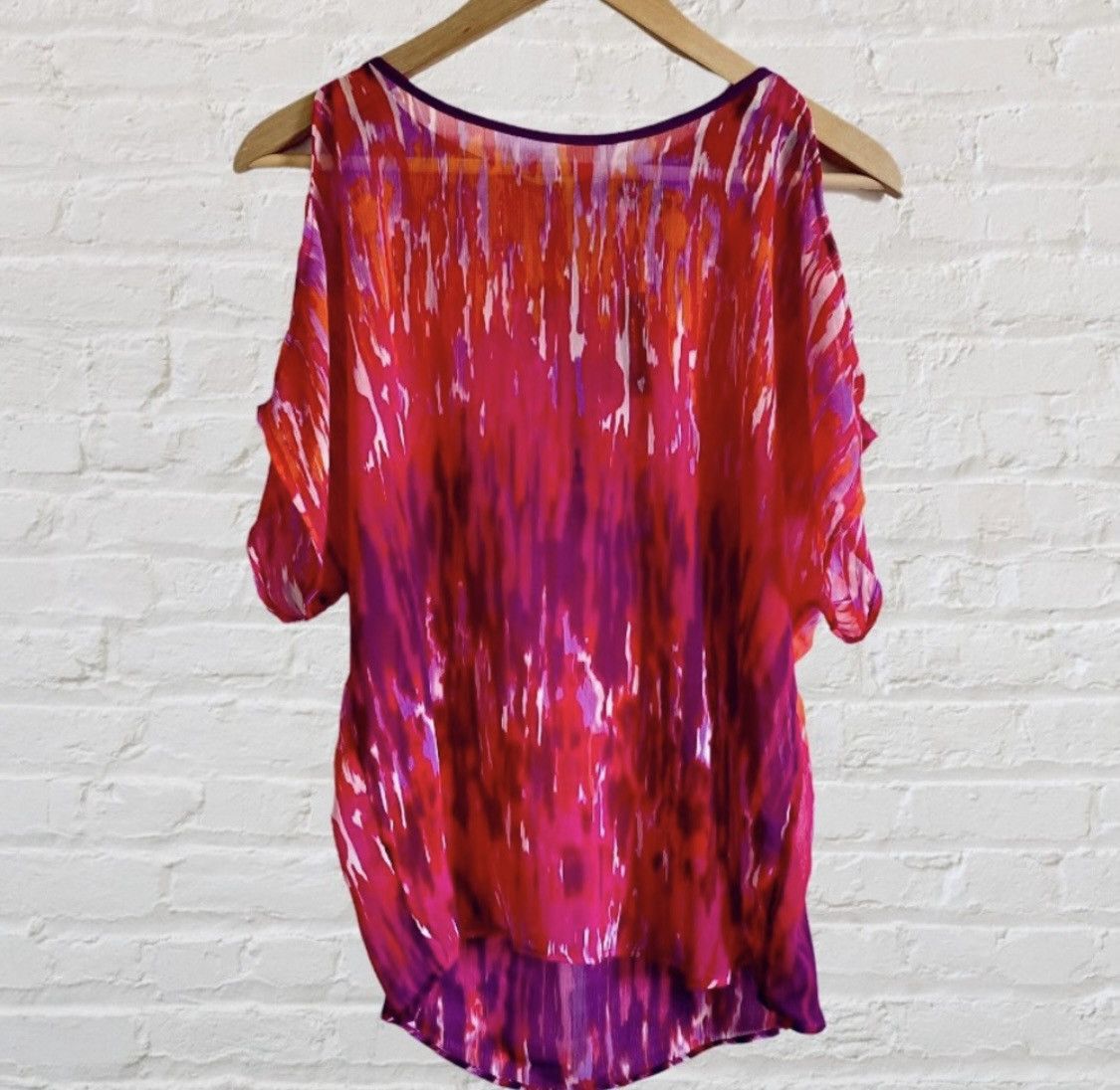 Express EXPRESS ZIP BACK SLIT SLEEVE SHORT SLEEVE COLD SHOULDER TOP Size XS / US 0-2 / IT 36-38 - 2 Thumbnail
