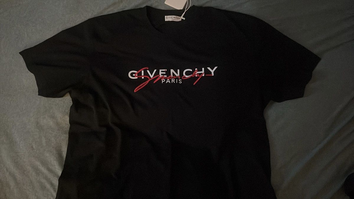 Givenchy red signature t hot sale shirt