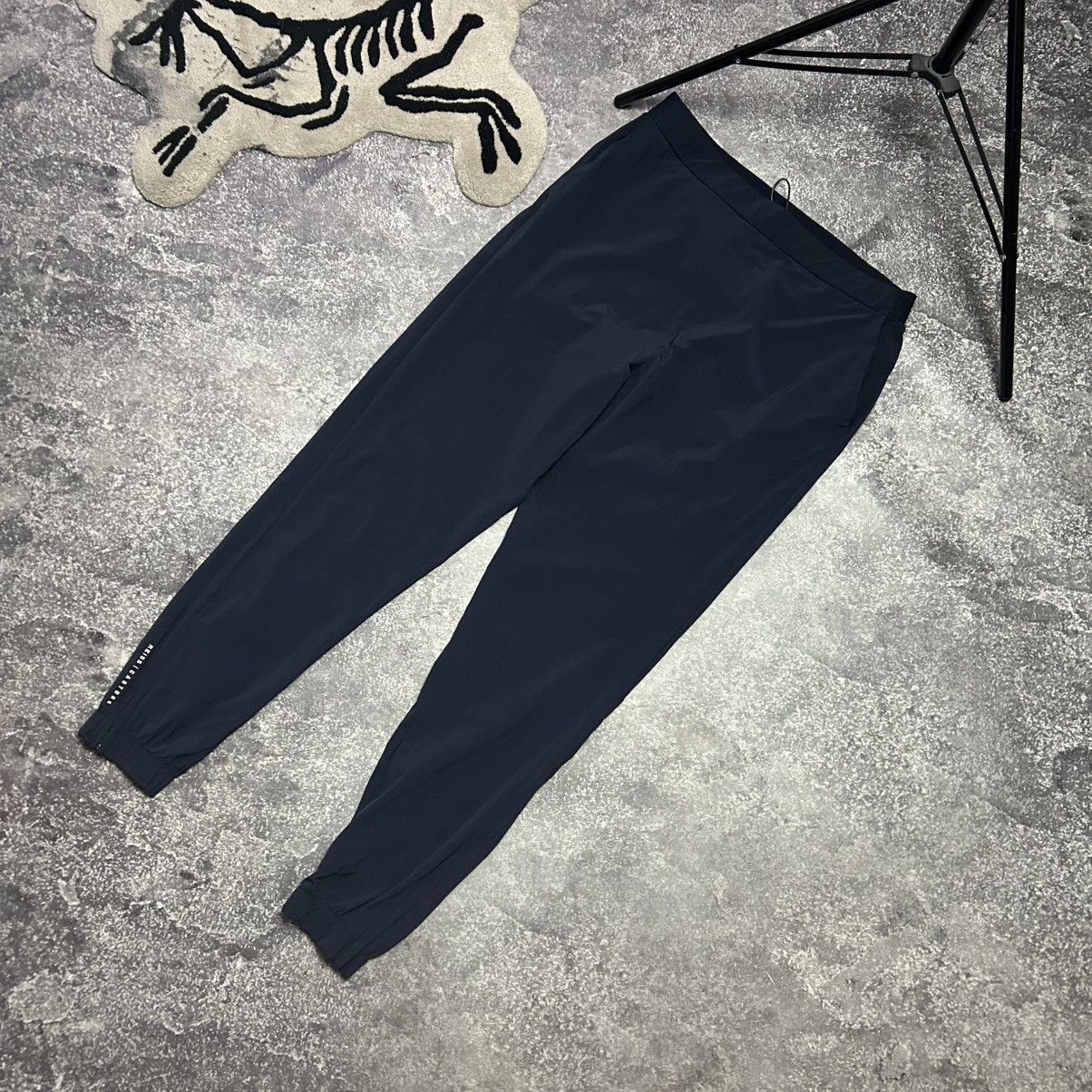 Reiss Designer Reiss x Castore Basic nylon sport pants size L Size US 34 / EU 50 - 1 Thumbnail