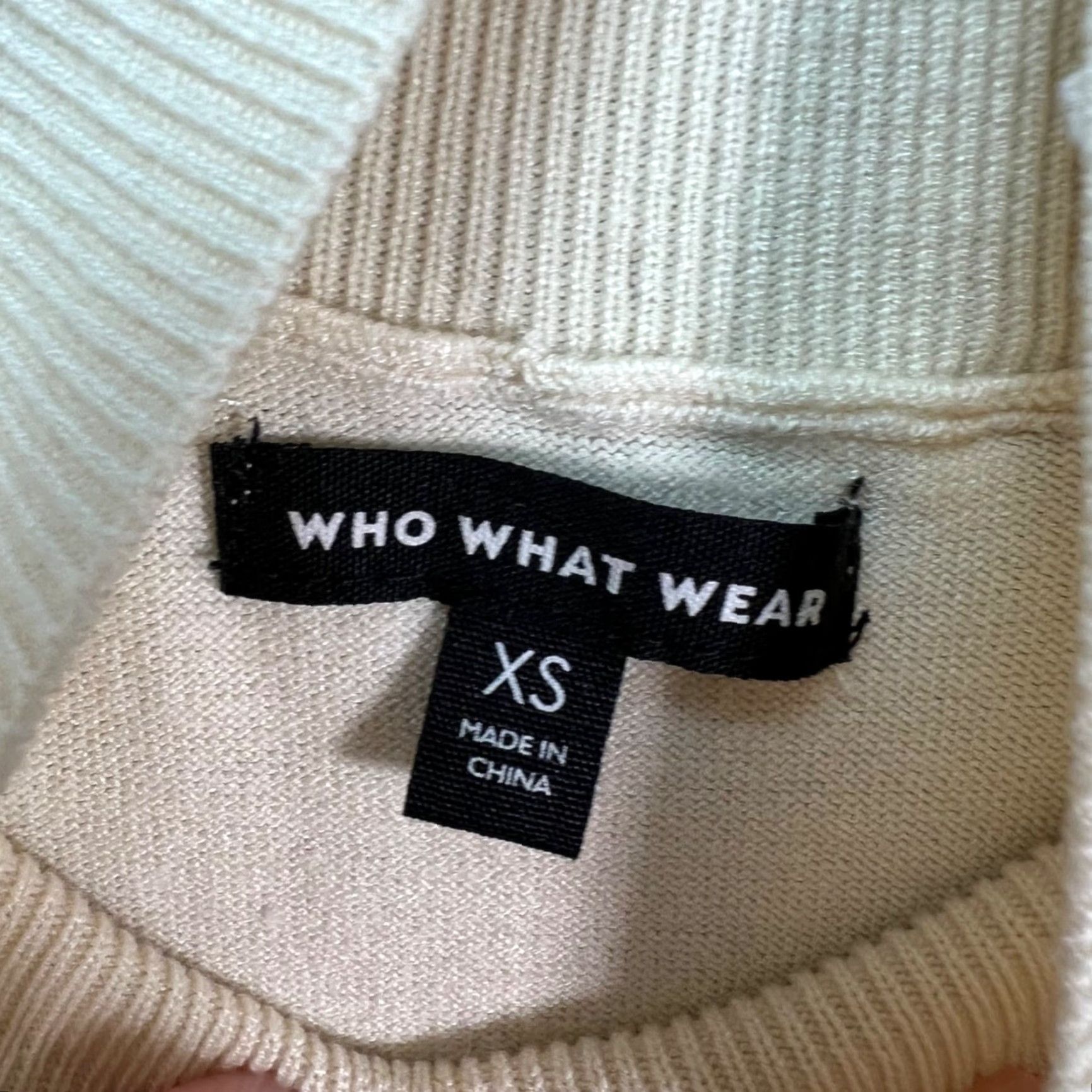 Vintage WHO WHAT WEAR Women's XS Cream Sleeveless Knit Top Ruffle Trim Lace Detail Mock Neck Casual Blouse Womens XS Cream Knit Top 90s? Size XS / US 0-2 / IT 36-38 - 3 Thumbnail