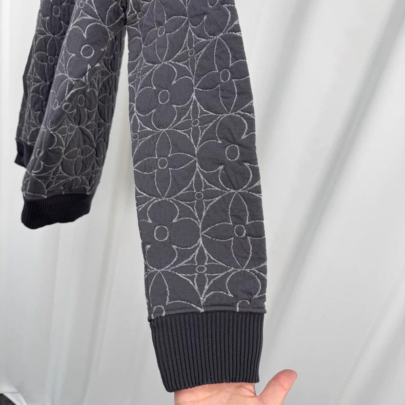 Louis Vuitton Louis Vuitton Gray three-flower embossed cotton jacket Size US L / EU 52-54 / 3 - 4 Thumbnail