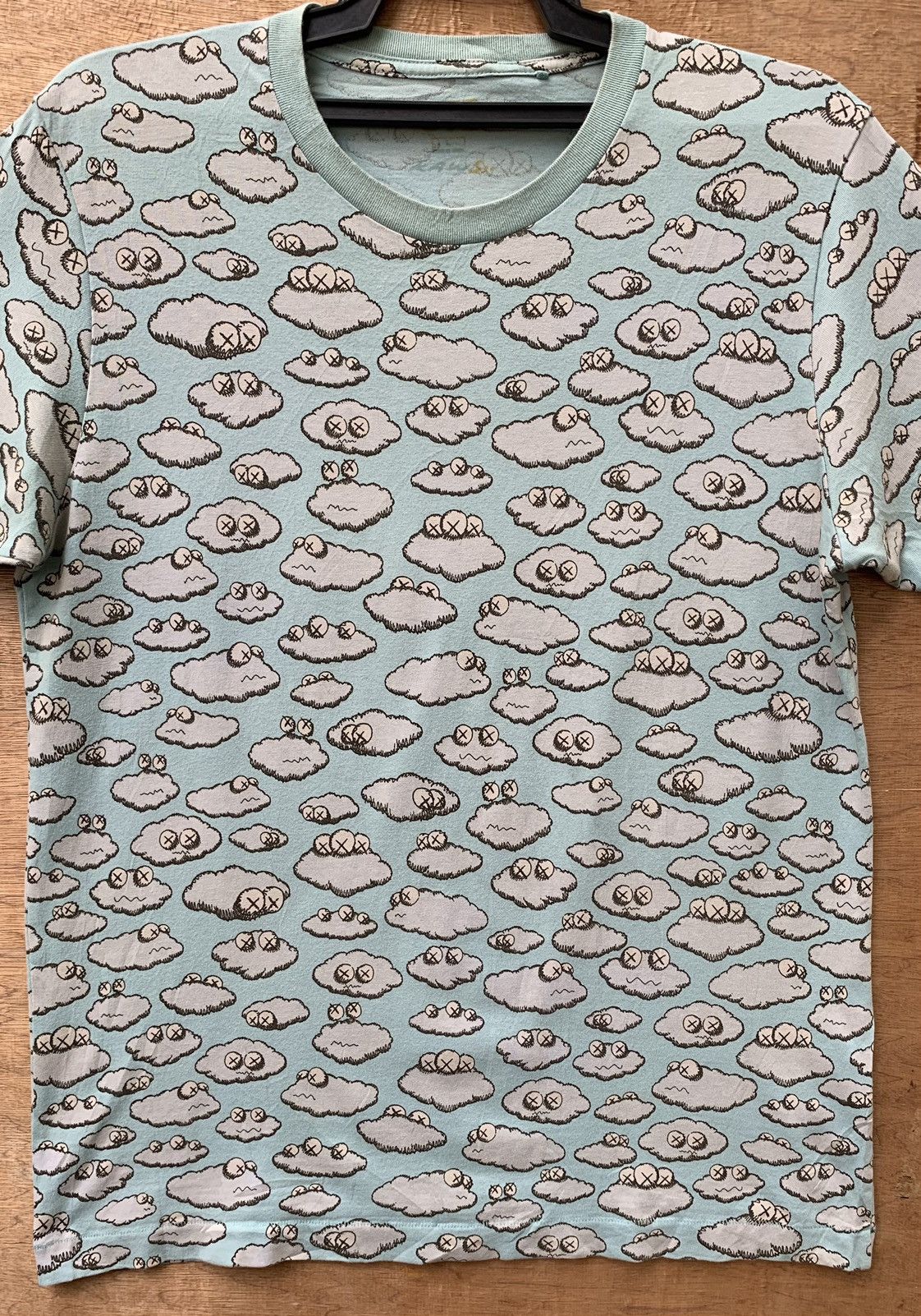 Kaws × Uniqlo Uniqlo x Kaws Cloud T shirt Size US L / EU 52-54 / 3 - 9 Thumbnail