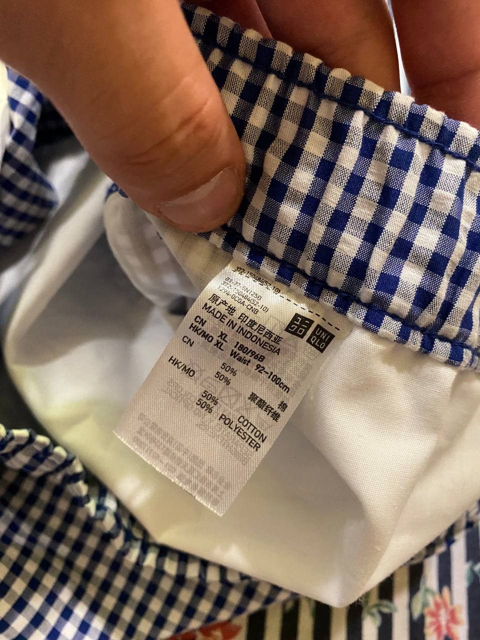 Uniqlo shorts Y2K Uniqlo print Vintage Streetwear Size US 36 / EU 52 - 2 Thumbnail