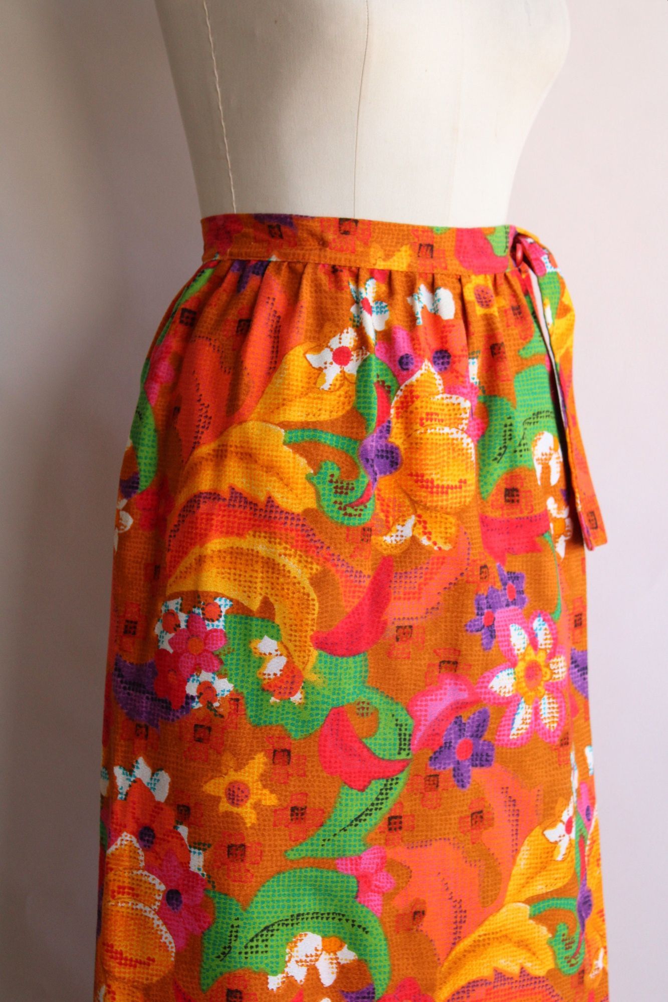Vintage Vintage 1960s Skirt, Beverly Vogue Wrap Maxi Skirt, Tiki Flo Size 27" / US 4 / IT 40 - 9 Thumbnail