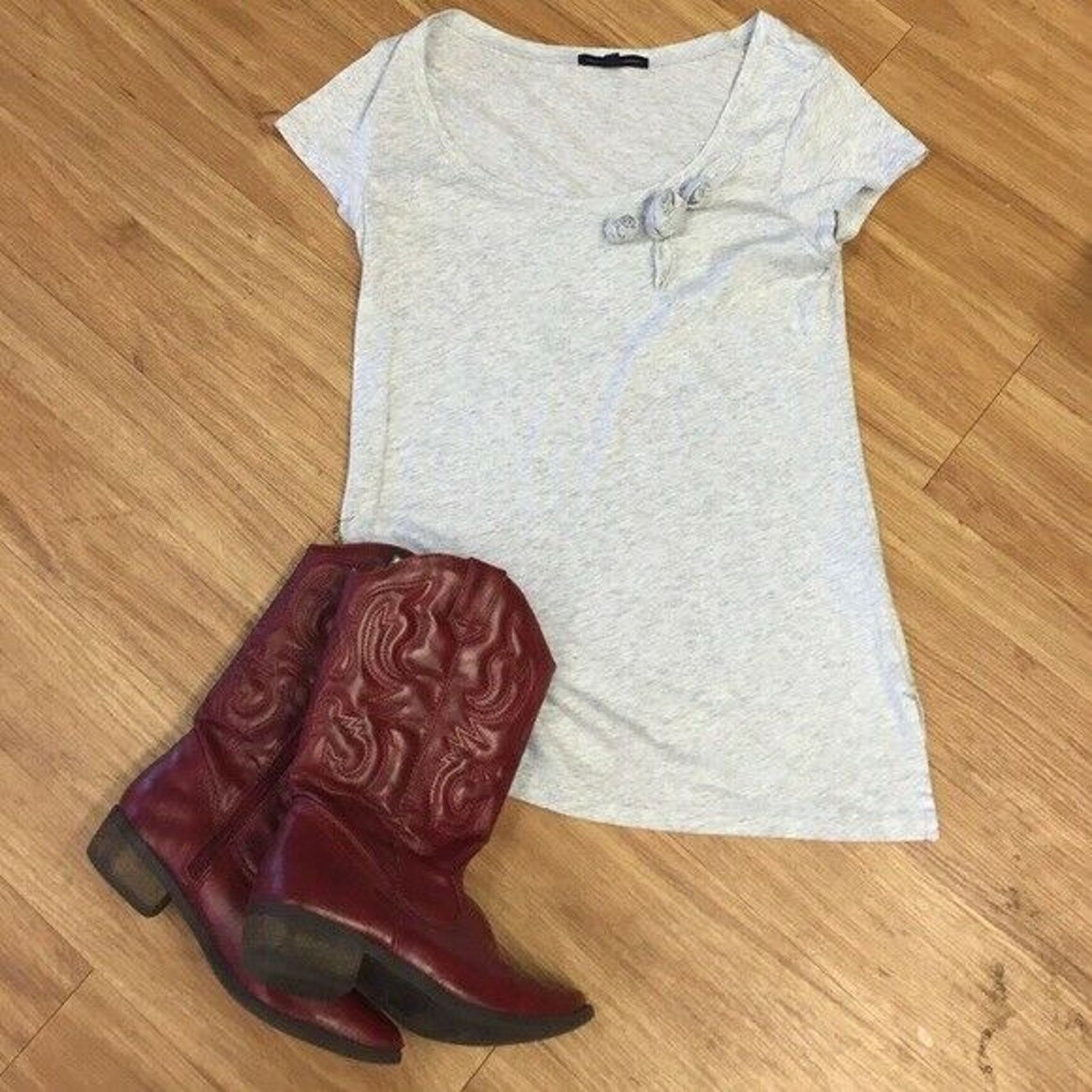 Gap Gap Gray Fitted Tee Top Shirt Flowers at Neck Size Small Size US S / EU 44-46 / 1 - 6 Thumbnail