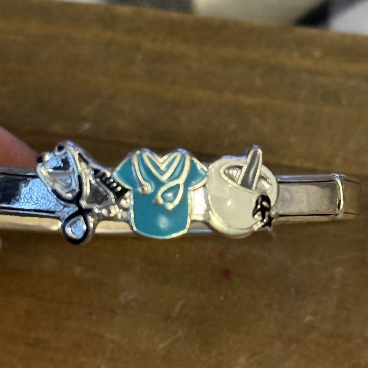 Other Silver tone inspirational Nurse theme stretch bracelet Size ONE SIZE - 4 Thumbnail