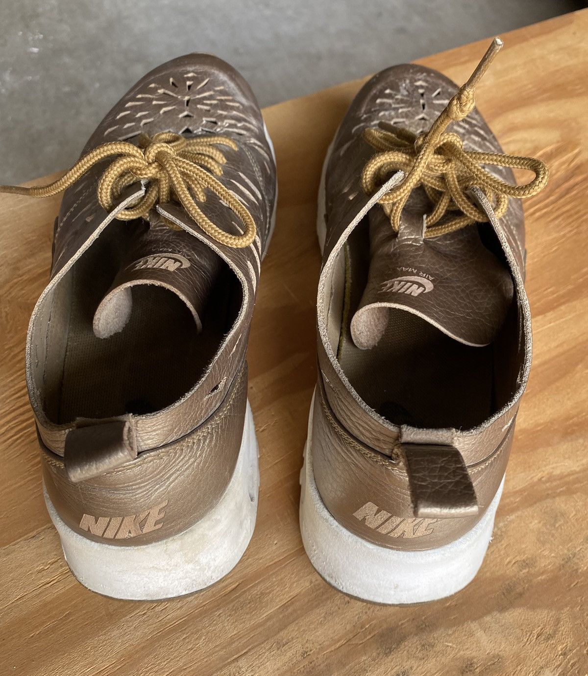 Nike Nike AIR MAX THEA JOLI THE GOLDEN ONE 9.5 Size US 9.5 / IT 39.5 - 8 Thumbnail