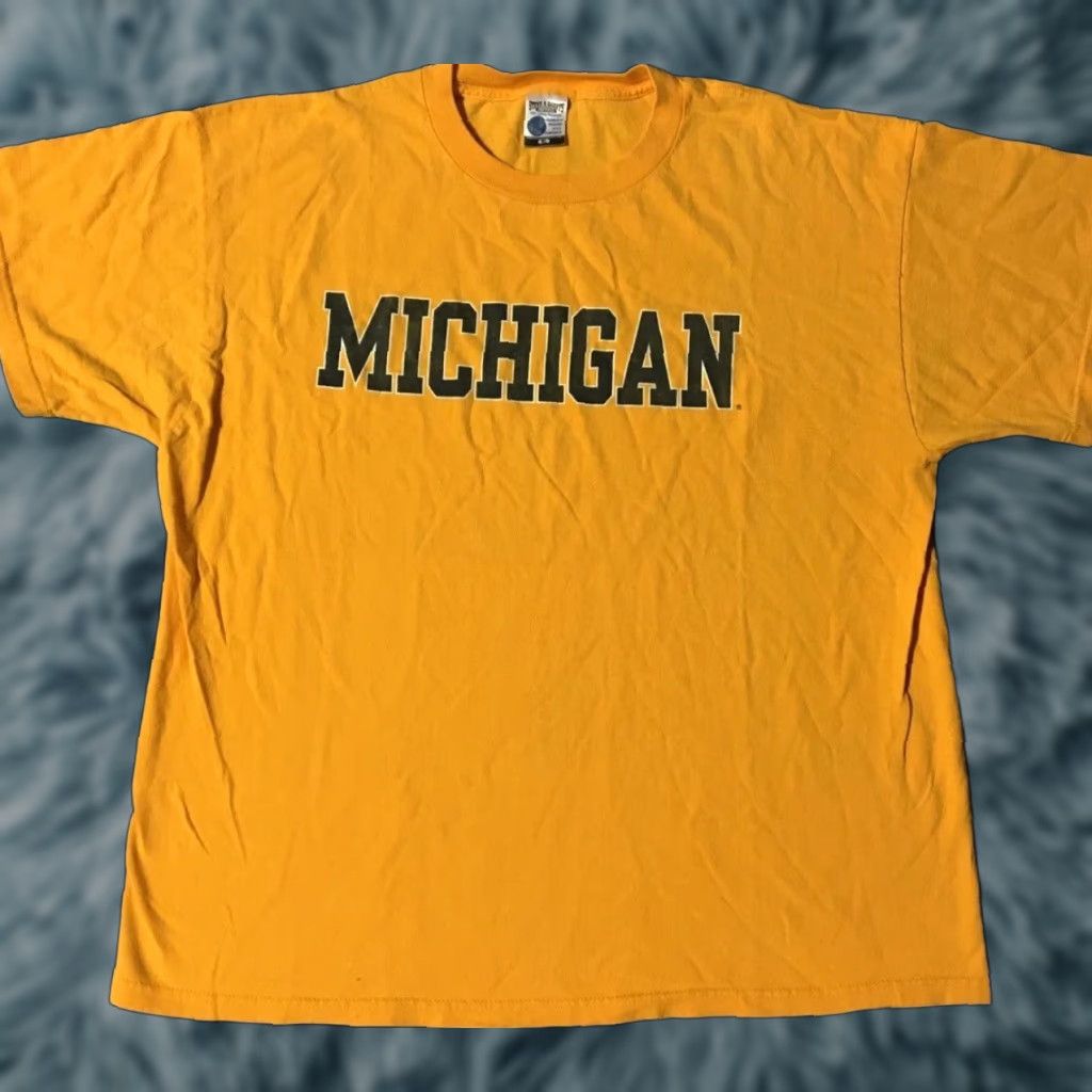Vintage VINTAGE Michigan University Faded Spellout Shirt XL Mens Yellow 90s College Grunge Track & Field Sports University Jersey T-Shirt Size US XL / EU 56 / 4 - 1 Thumbnail