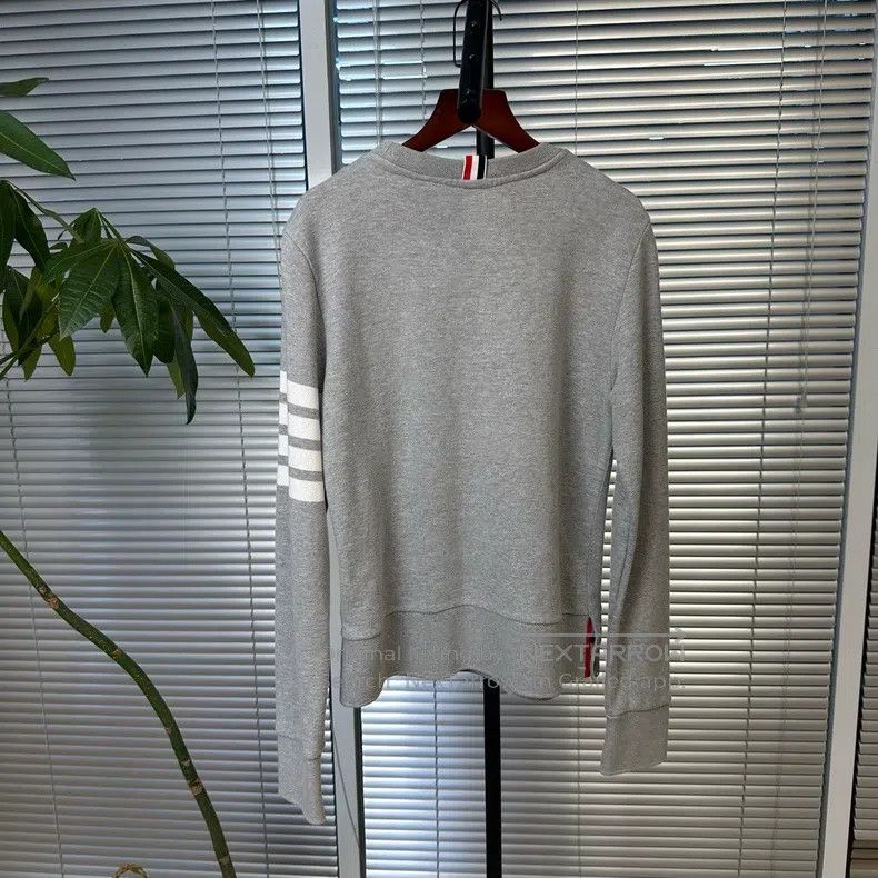 Thom Browne Thom Browne Gray Four Stripe Sweatshirt Size US S / EU 44-46 / 1 - 5 Thumbnail