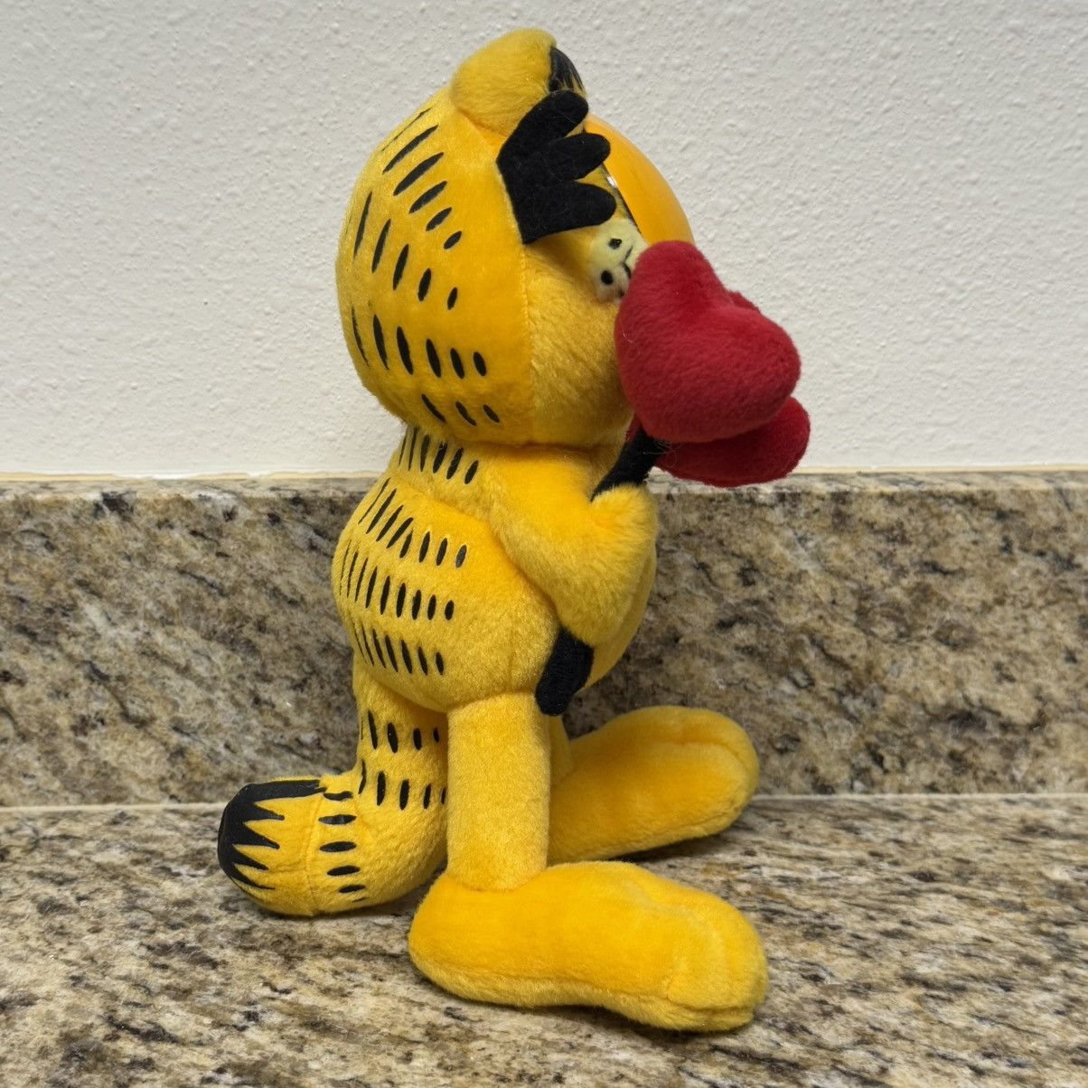 Vintage Vintage Garfield Love Heart Balloon 10" Valentines Plush NWT Size ONE SIZE - 4 Thumbnail