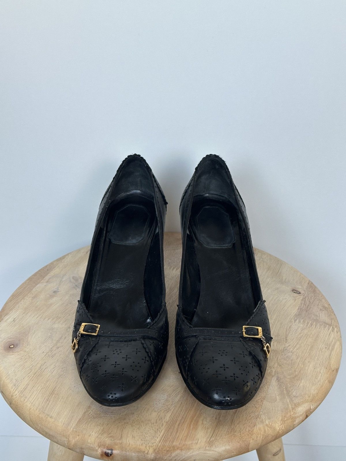 Dior Christian Dior Black Leather Heeled Pumps with Logo Charm Size US 7.5 / IT 37.5 - 3 Thumbnail