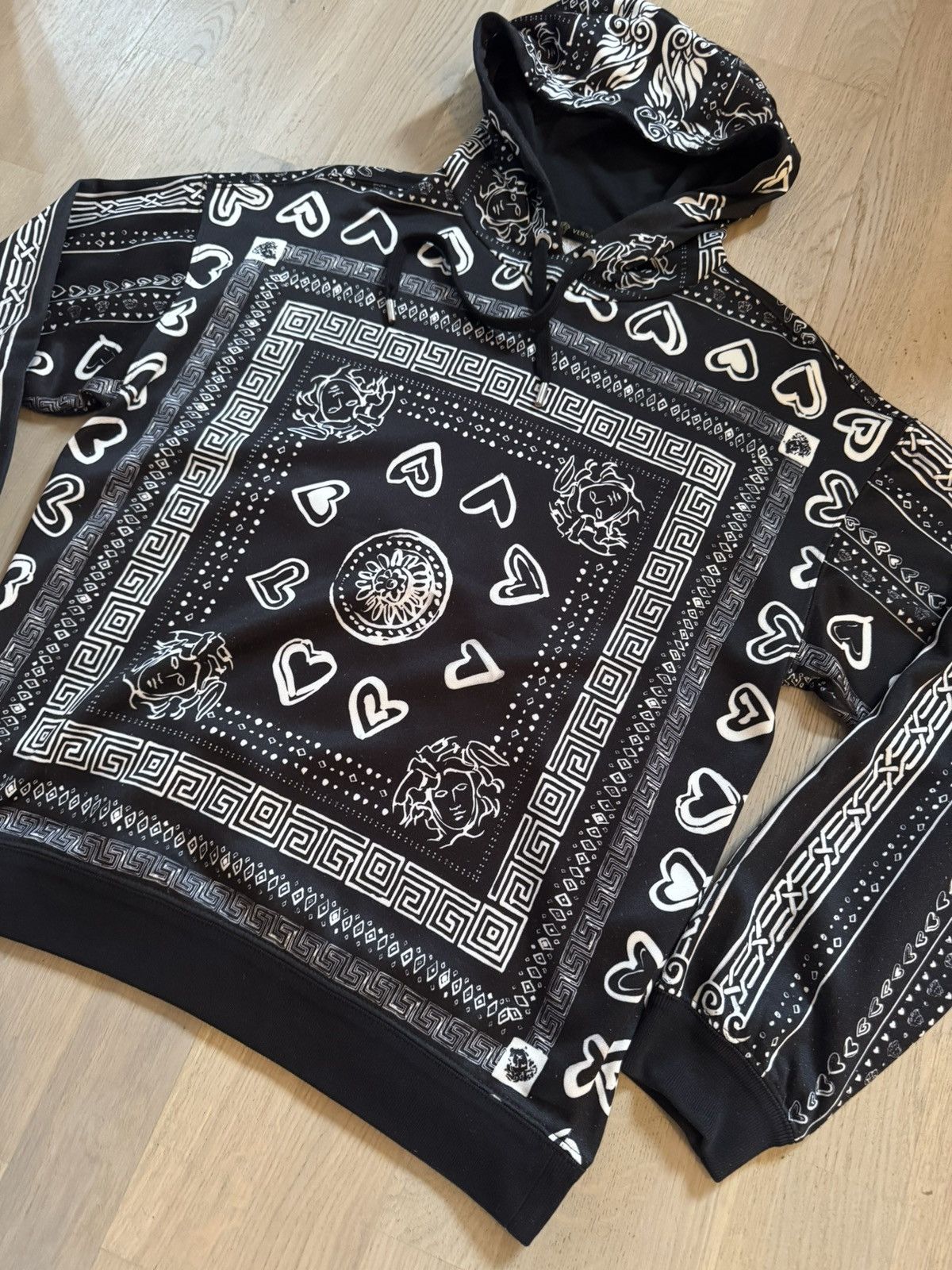 Versace VERSACE hoodie study REAL TAPE MEASUREMENTS IN PHOTOS PROPE Size US S / EU 44-46 / 1 - 1 Thumbnail