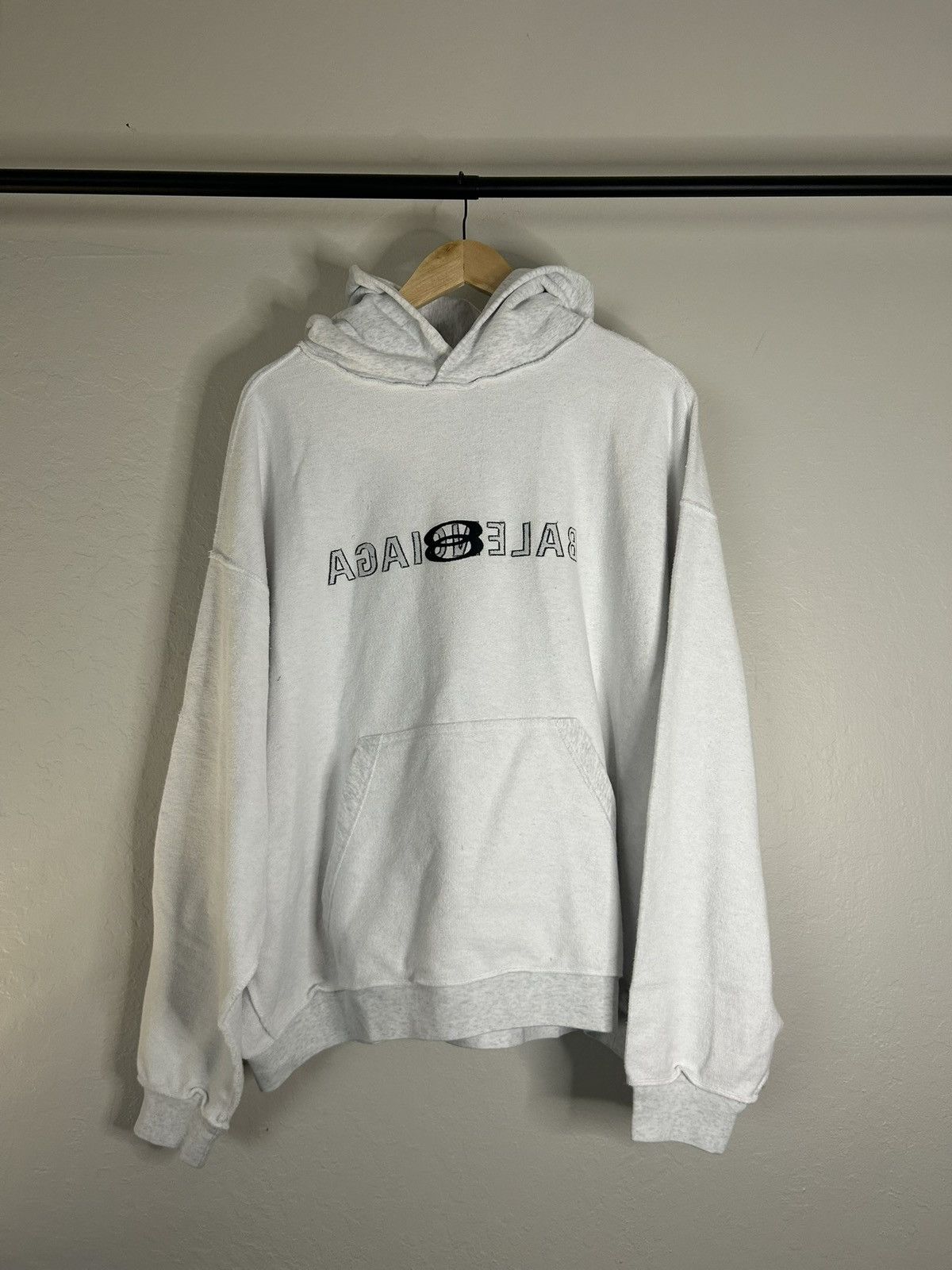 Balenciaga Balnciaga Inside out logo Hoodie Size US L / EU 52-54 / 3 - 1 Thumbnail