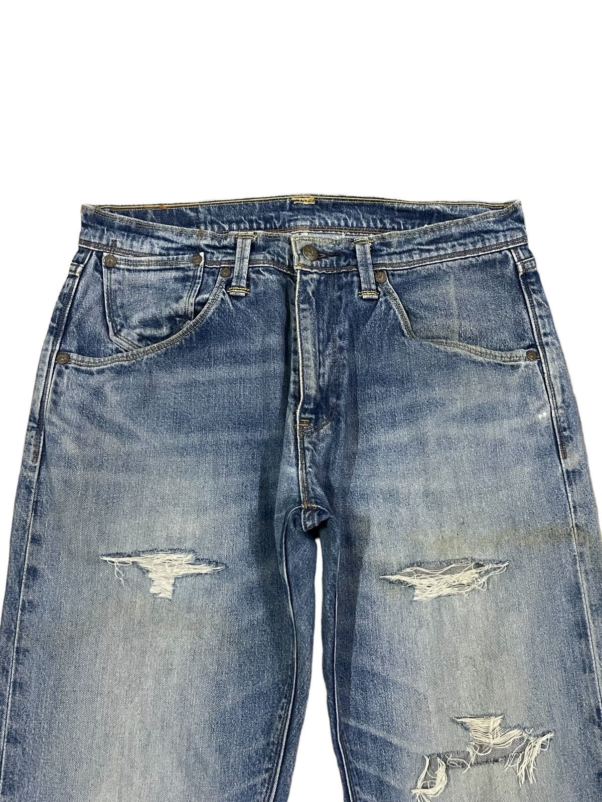 Levi's Vintage Levi’s Blue Wash Straight Loose Cut Distressed Jeans Size US 32 / EU 48 - 2 Thumbnail