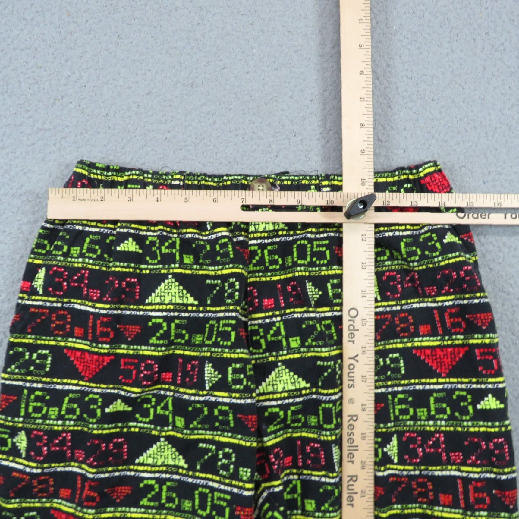 Chubbies Chubbies Shorts Men Medium 5" Black Lime Red Aztec Graphic Tribal Print Geometric Pattern Casual Size US 30 / EU 46 - 7 Thumbnail
