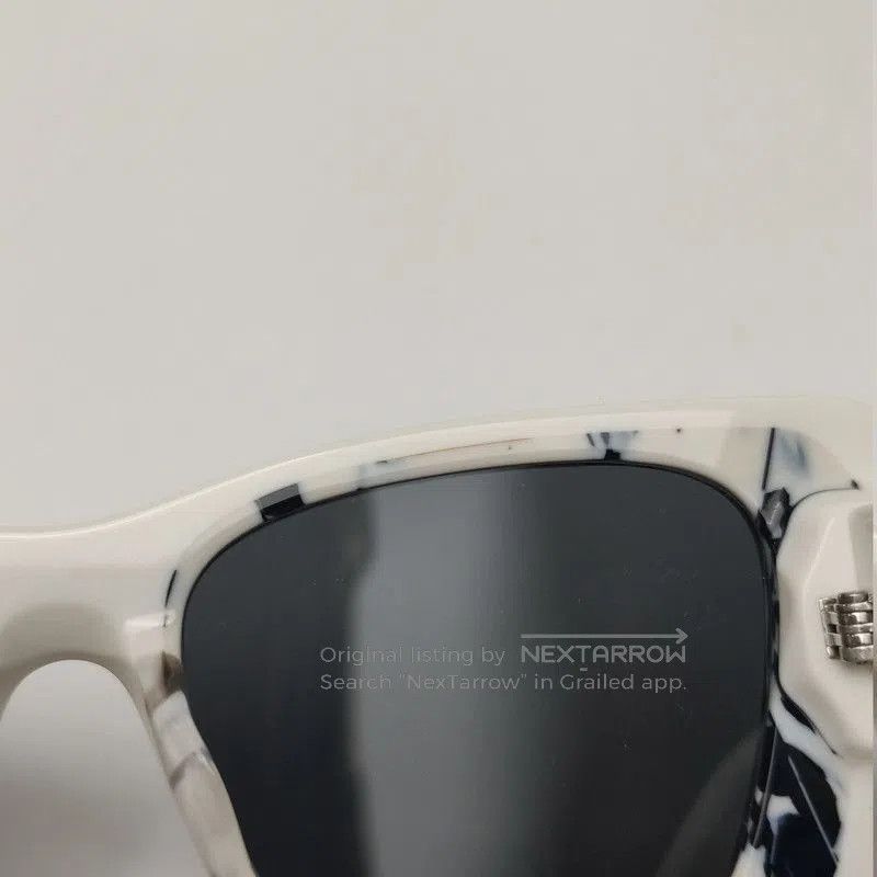 Prada Prada Logo Frame Sunglasses in White. Size ONE SIZE - 9 Thumbnail