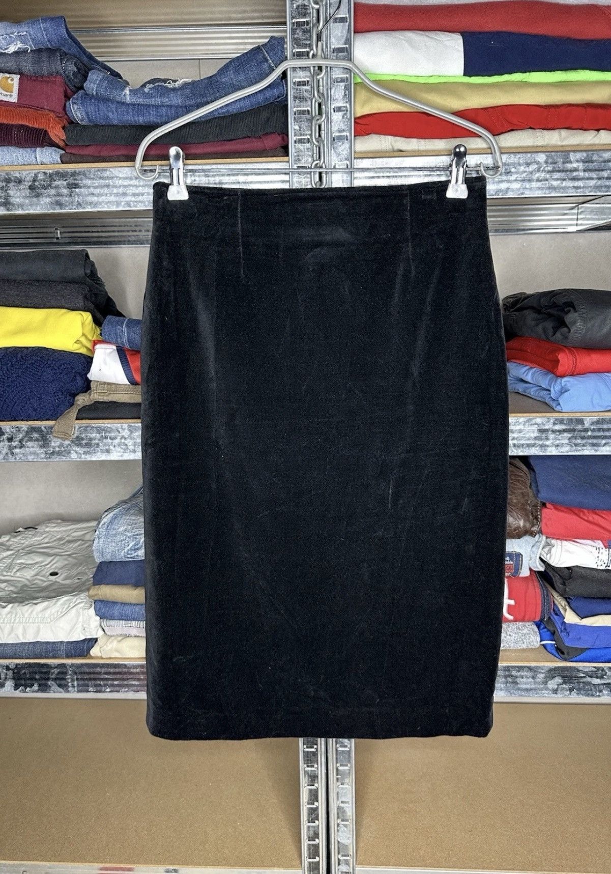 Max Mara Max Mara Black Velvet Pencil Skirt Size 30" / US 8 / IT 44 - 2 Thumbnail