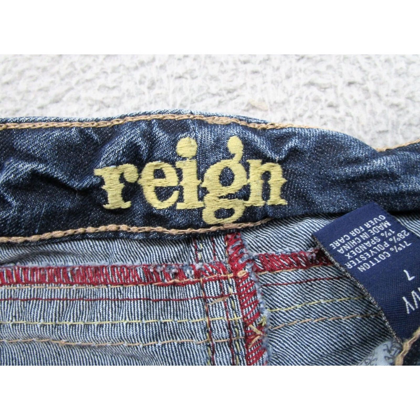 Vintage Reign Jeans Capri Distressed Dark Stretch Denim Women SZ 7 Blue Capri Womens Jeans Capris, Reign Denim Women 7 Blue Distressed Stretch Size 28" / US 6 / IT 42 - 4 Thumbnail
