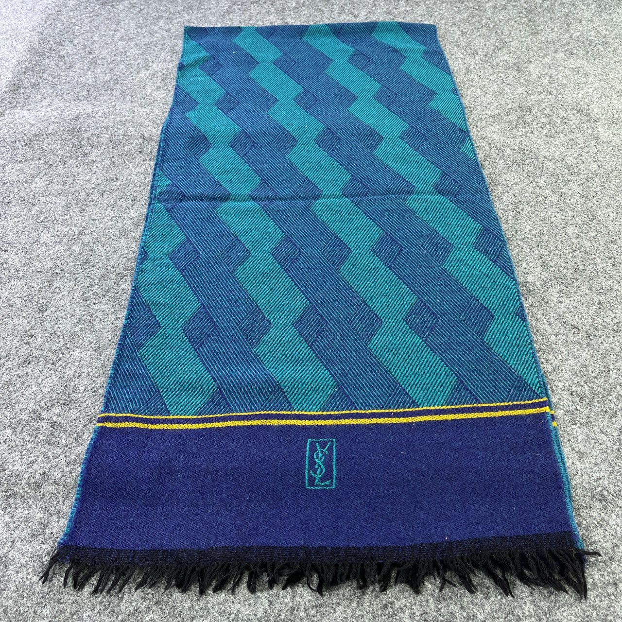 Vintage Yves Saint Laurent Scarf / Muffler / Neckwear T727 Size ONE SIZE - 2 Thumbnail