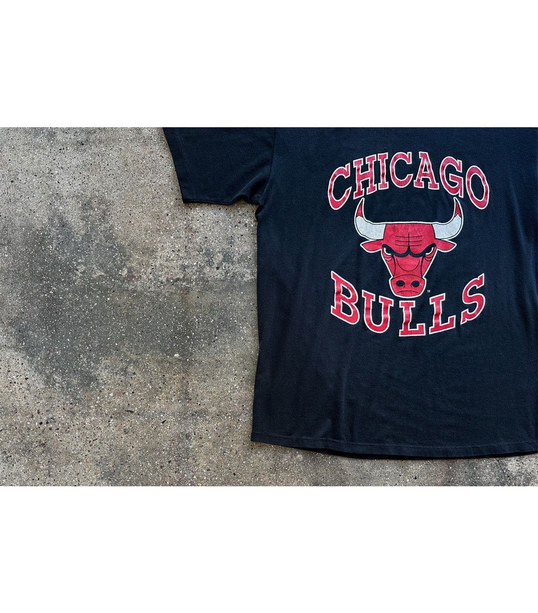 Vintage 90's Vintage Chicago Bulls T-Shirt Size US L / EU 52-54 / 3 - 4 Thumbnail