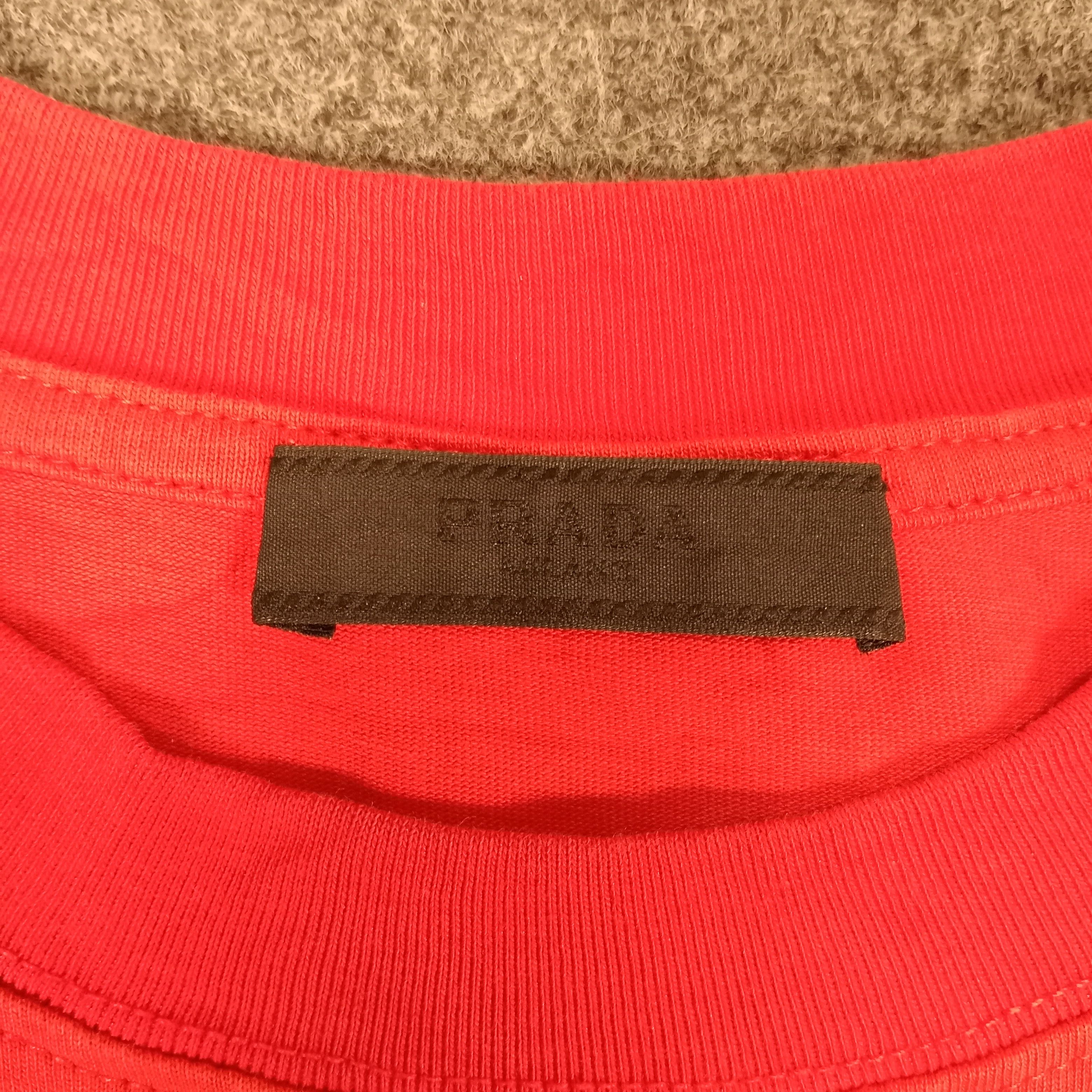 Vintage Italian Brand Prada Pocket Logo Tshirt Size US M / EU 48-50 / 2 - 4 Thumbnail