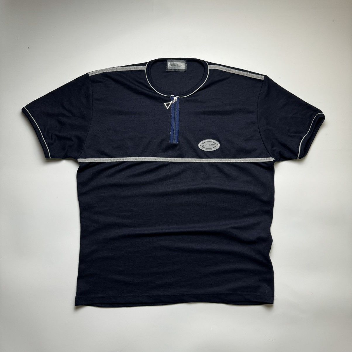 Oakley VINTAGE OAKLEY REFLECTIVE T SHIRT TEE Y2K Size US S / EU 44-46 / 1 - 2 Thumbnail