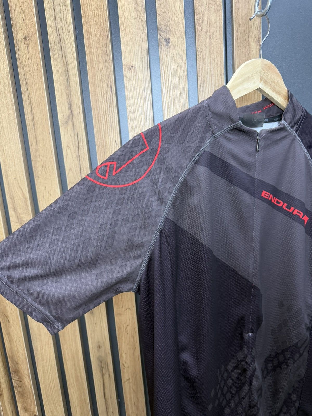 Other Endura Humvee Ray II Cycling Jersey Black Red Size M Size US M / EU 48-50 / 2 - 6 Thumbnail