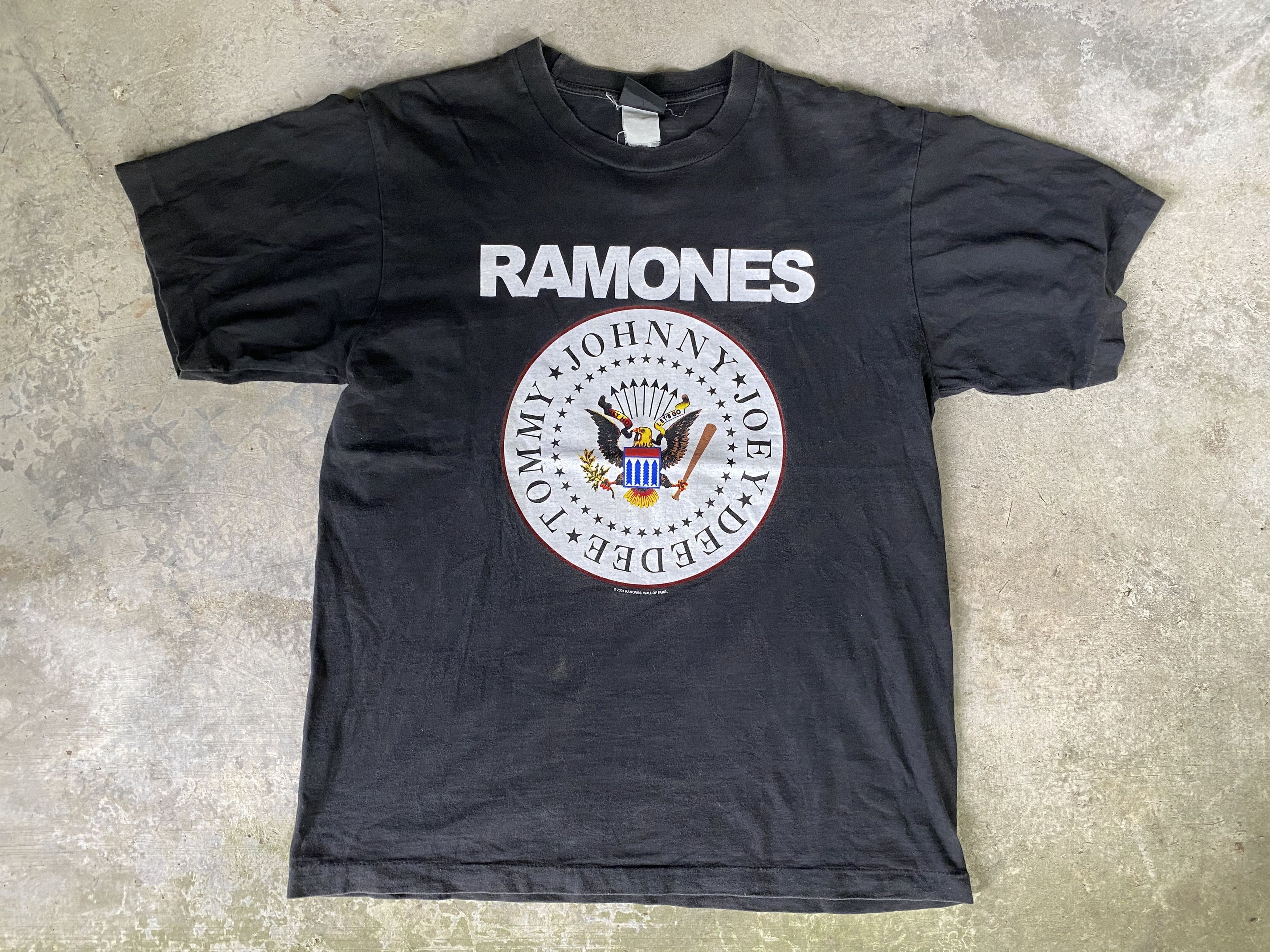 Band Tees × Vintage Vintage 2004 Ramones Band Line Up Names Wall of Fame Tshirt Size US M / EU 48-50 / 2 - 3 Thumbnail