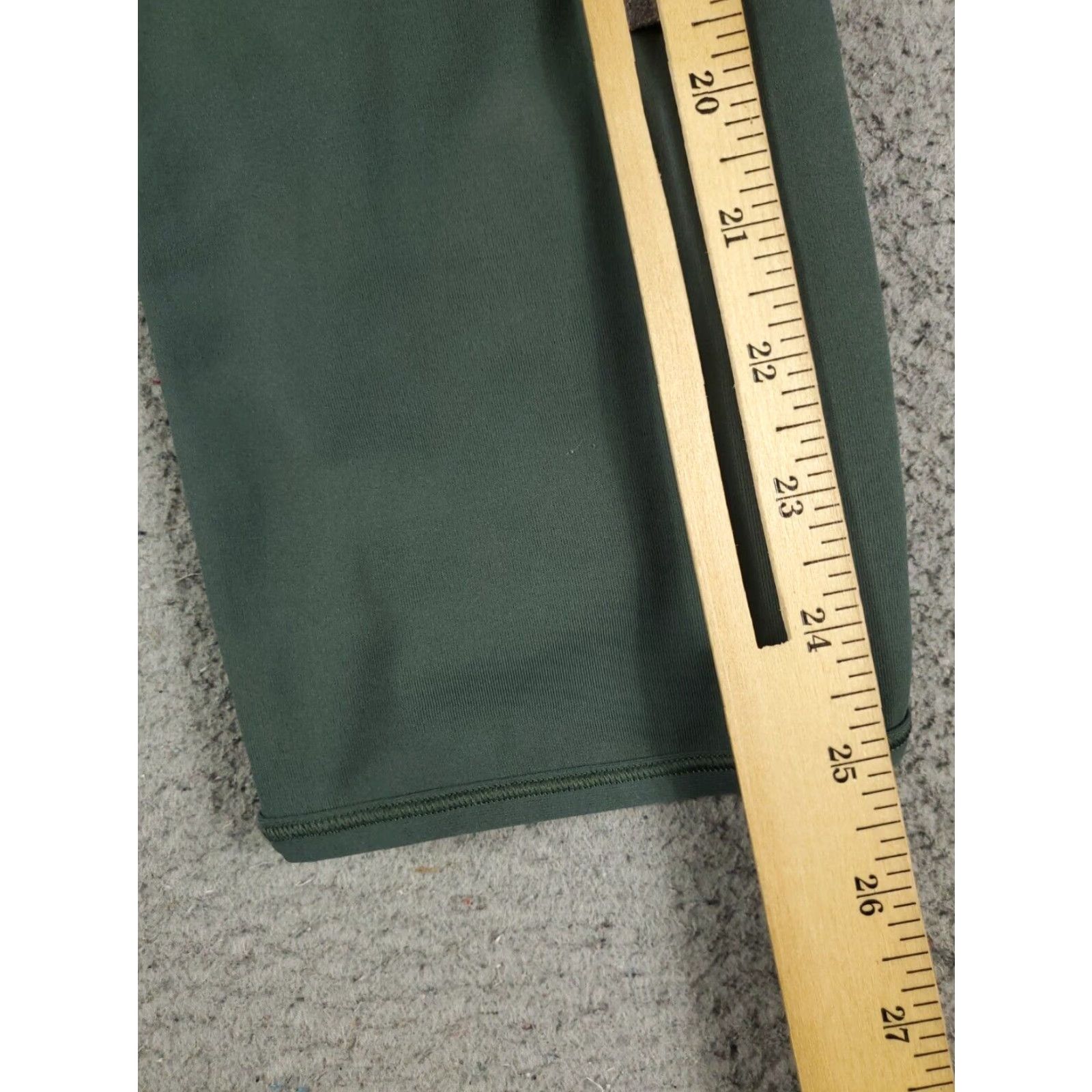 Lululemon Leggings Womens Green Size 6 Cropped Capri Athleisure Activewear