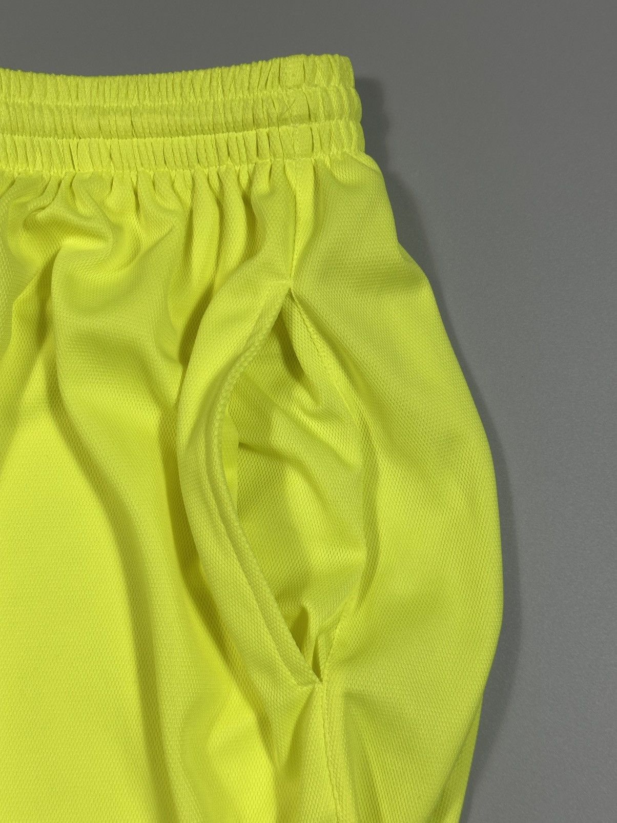 Balenciaga Balenciaga Baggy Oversized Logo Soccer Shorts Neon Yellow Size US 32 / EU 48 - 11 Thumbnail