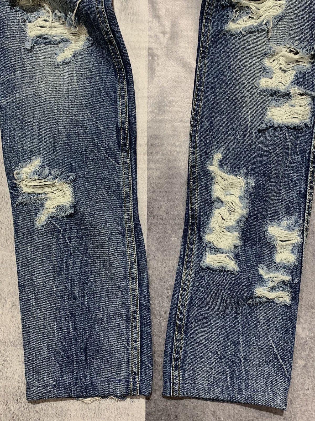 Levi's × Vintage Vintage Y2K Levi’s denim jeans distressed style size 27 Size 27" / US 4 / IT 40 - 4 Thumbnail