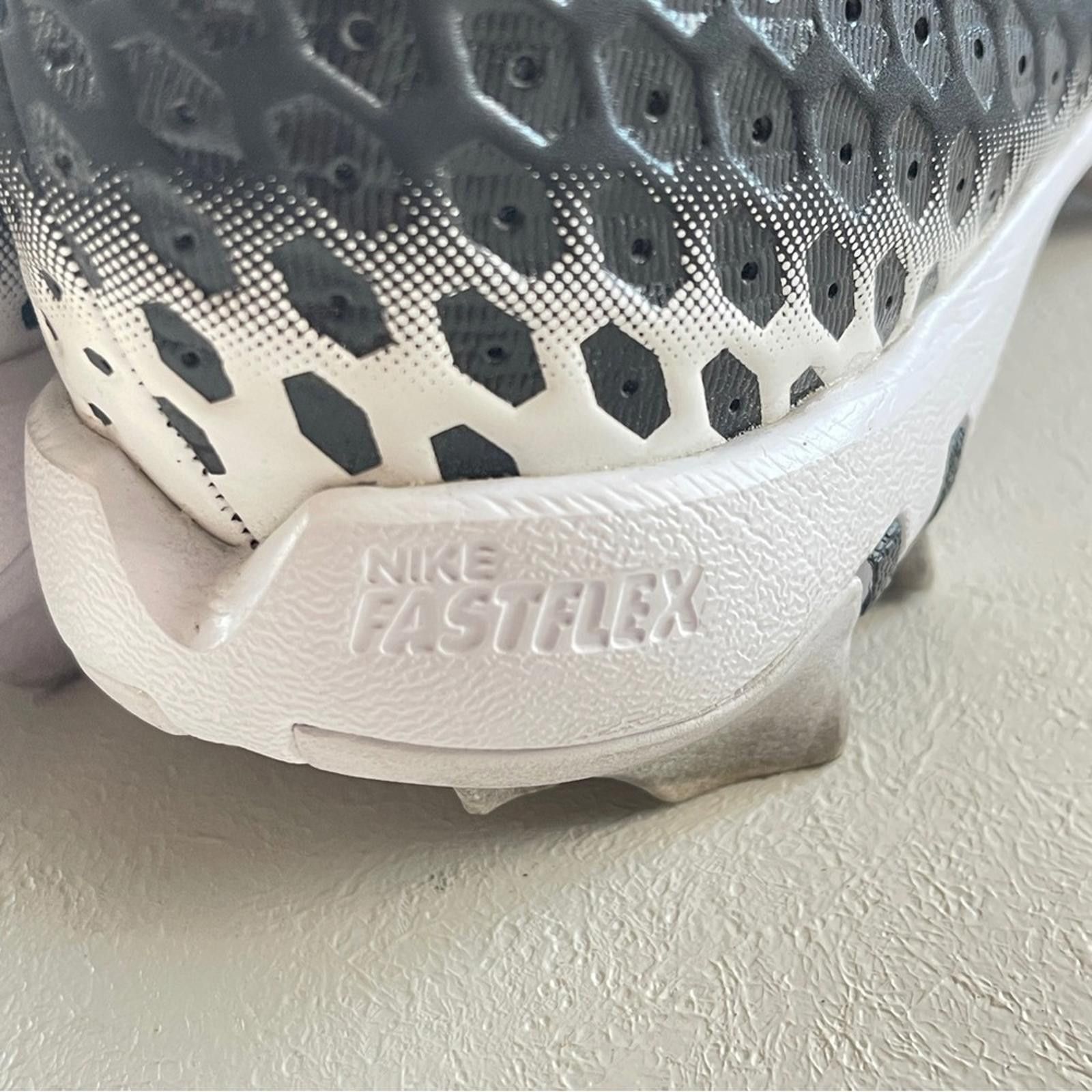 Nike Nike Vapor Fastflex Gray and White Cleats in size 6Y Size ONE SIZE - 3 Thumbnail