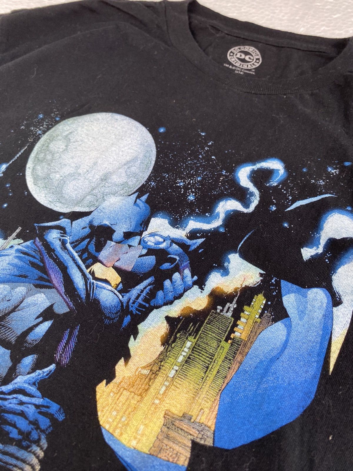 DC Comics × Marvel Comics Cool Batman Catwoman love Graphic Tshirt (B9) Size US L / EU 52-54 / 3 - 2 Thumbnail