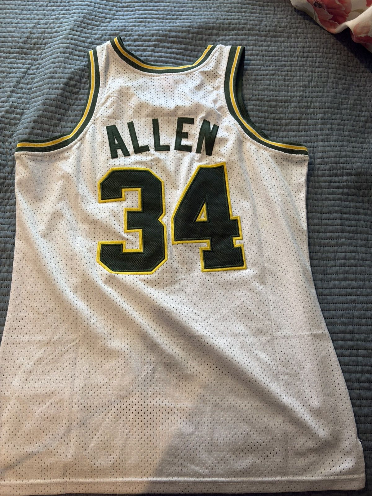 Mitchell & Ness Throwback Sonics Ray Allen Jersey Size US M / EU 48-50 / 2 - 2 Thumbnail