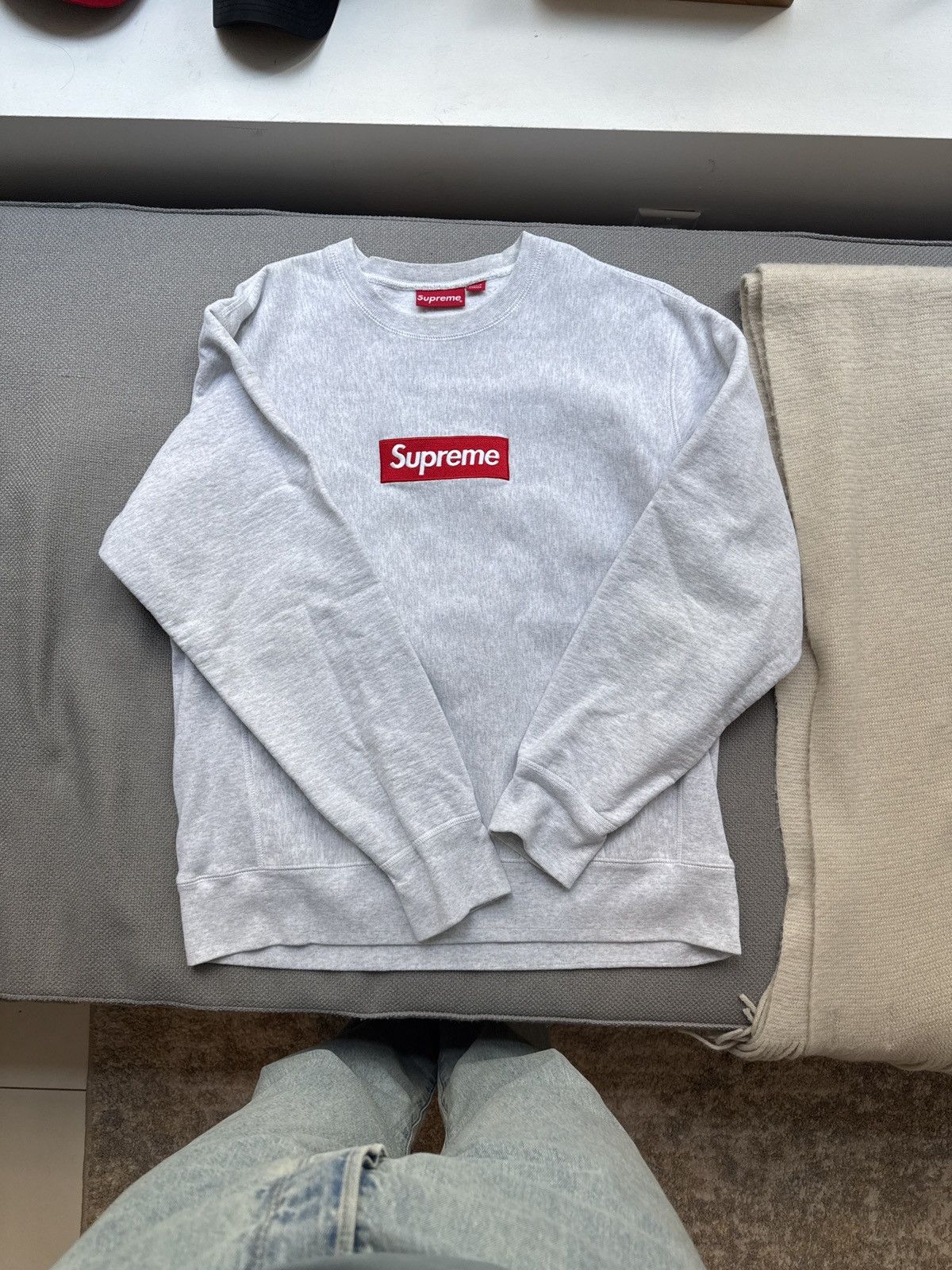 Supreme 2018 - Box Logo Crew - Grey - Large Size US L / EU 52-54 / 3 - 1 Thumbnail