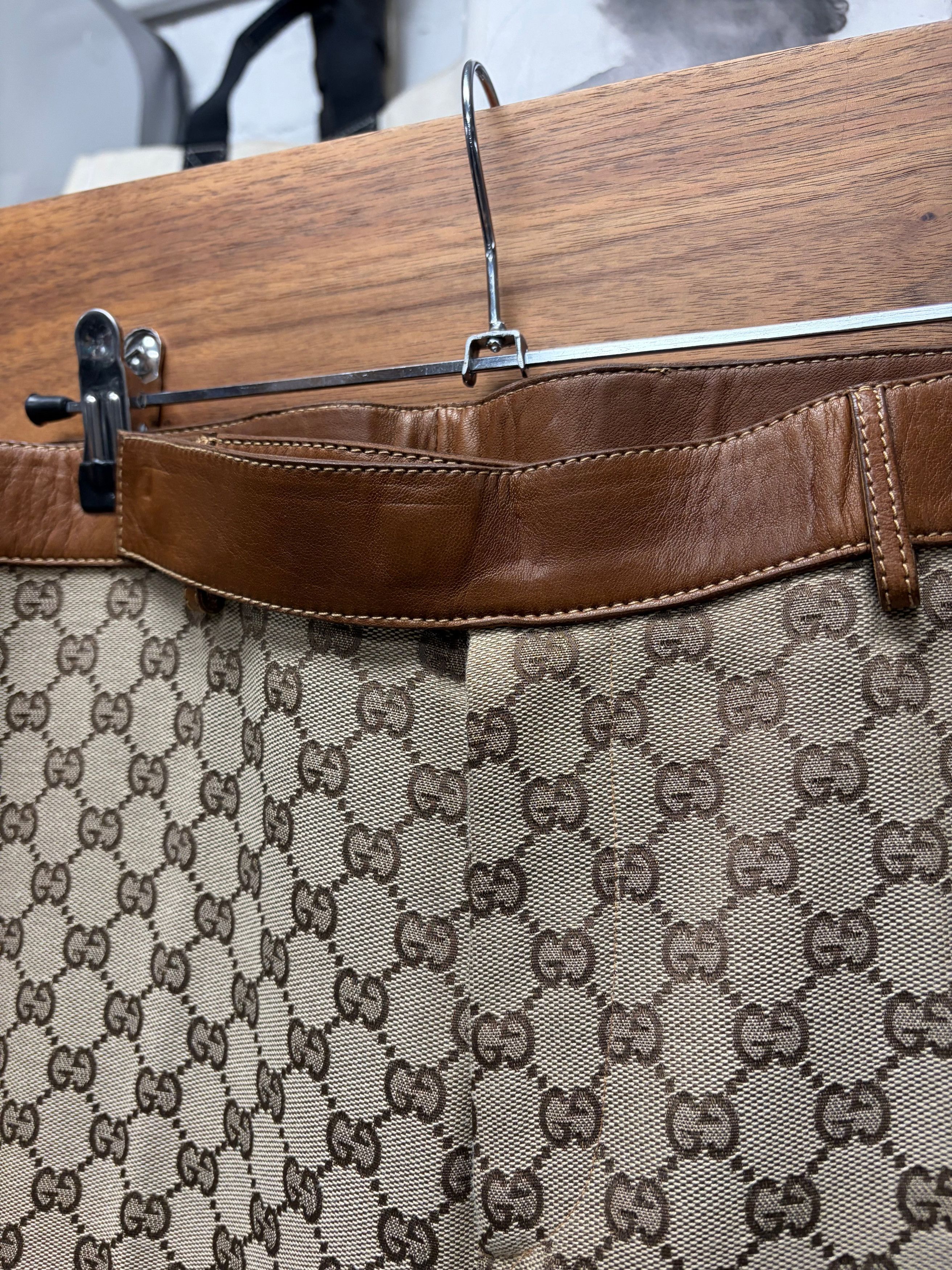 Gucci AW2000 Gucci by Tom Ford Monogram Canvas Flared Leg Trousers with Leather Waistband Size 28" / US 6 / IT 42 - 2 Thumbnail