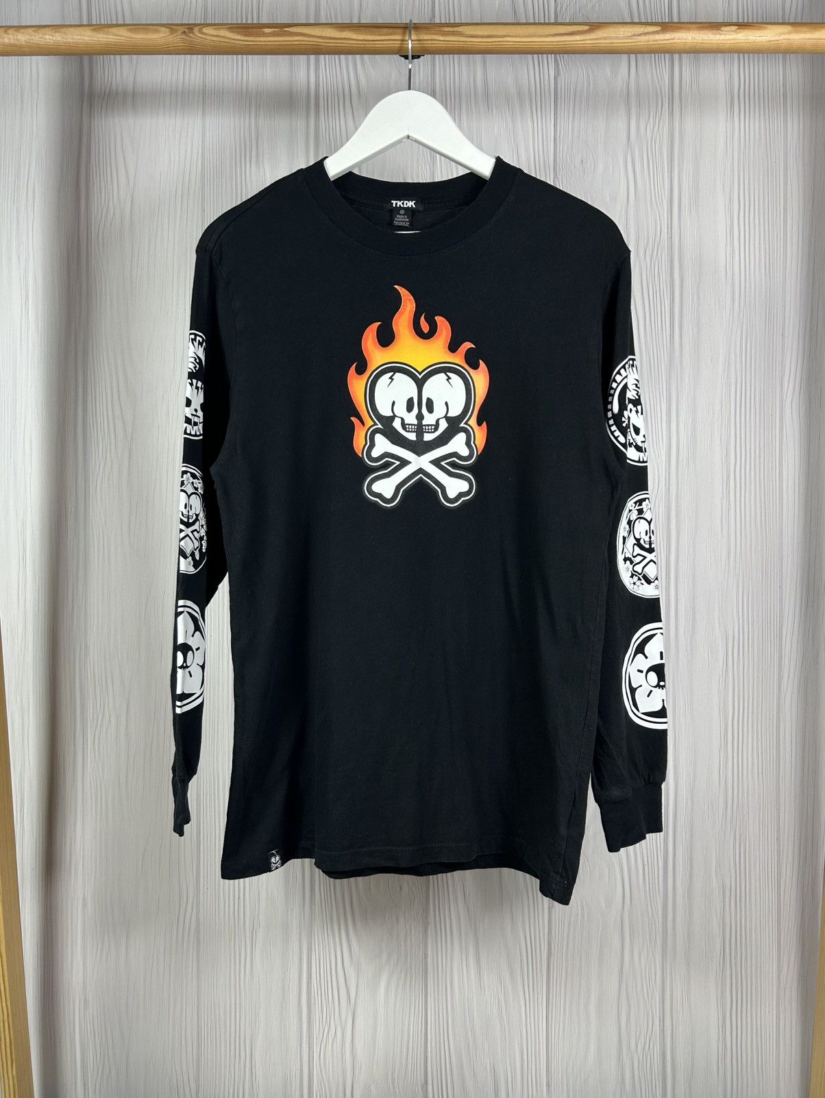 tokidoki TKDK Tokidoki Skull & Bones Flame Graphic Longsleeve Size M Size US M / EU 48-50 / 2 - 1 Thumbnail