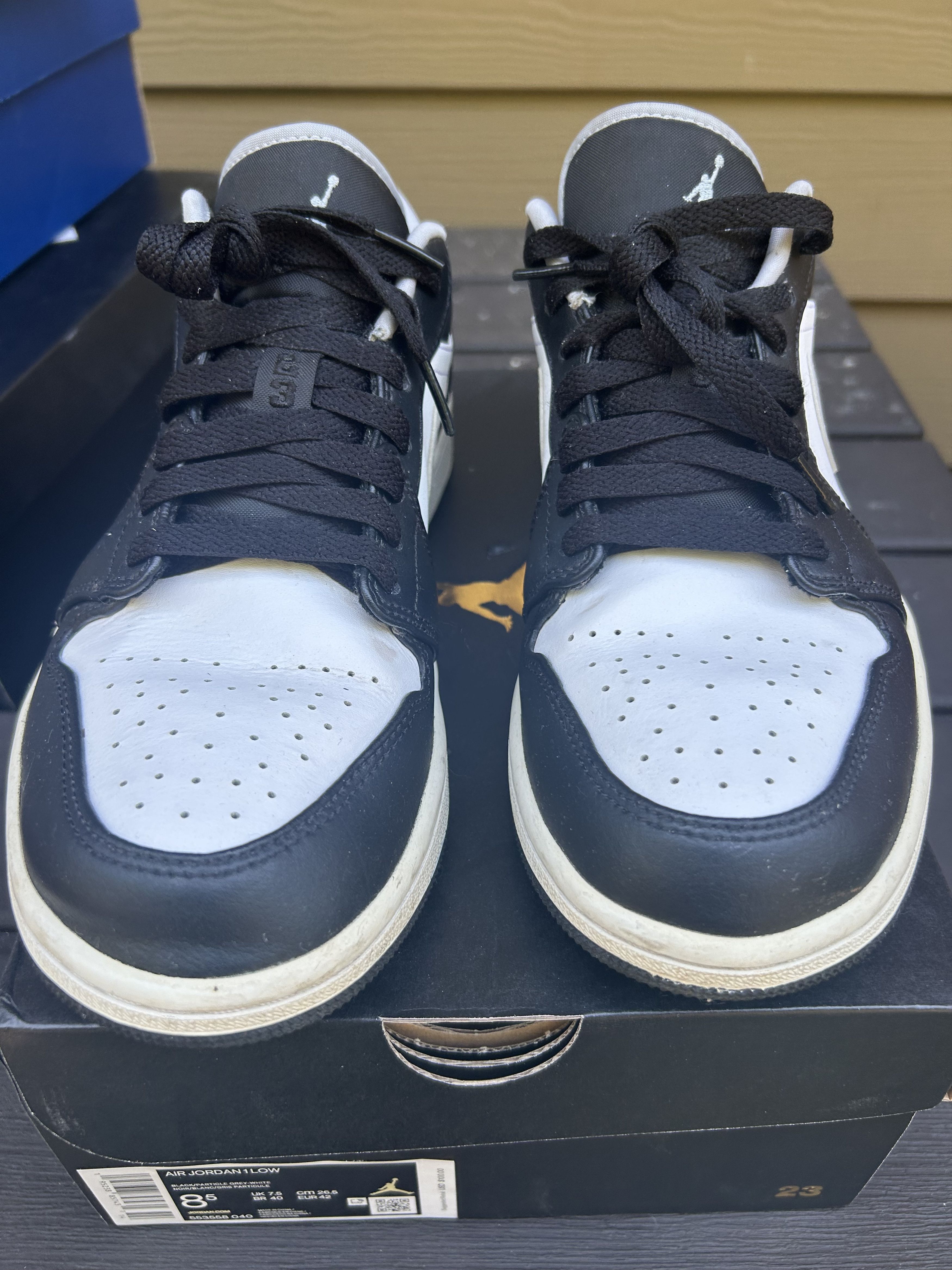 Jordan Brand Air Jordan Air Jordan 1 Low 'Black Medium Grey' 553558-040 Size US 8.5 / EU 41-42 - 2 Thumbnail