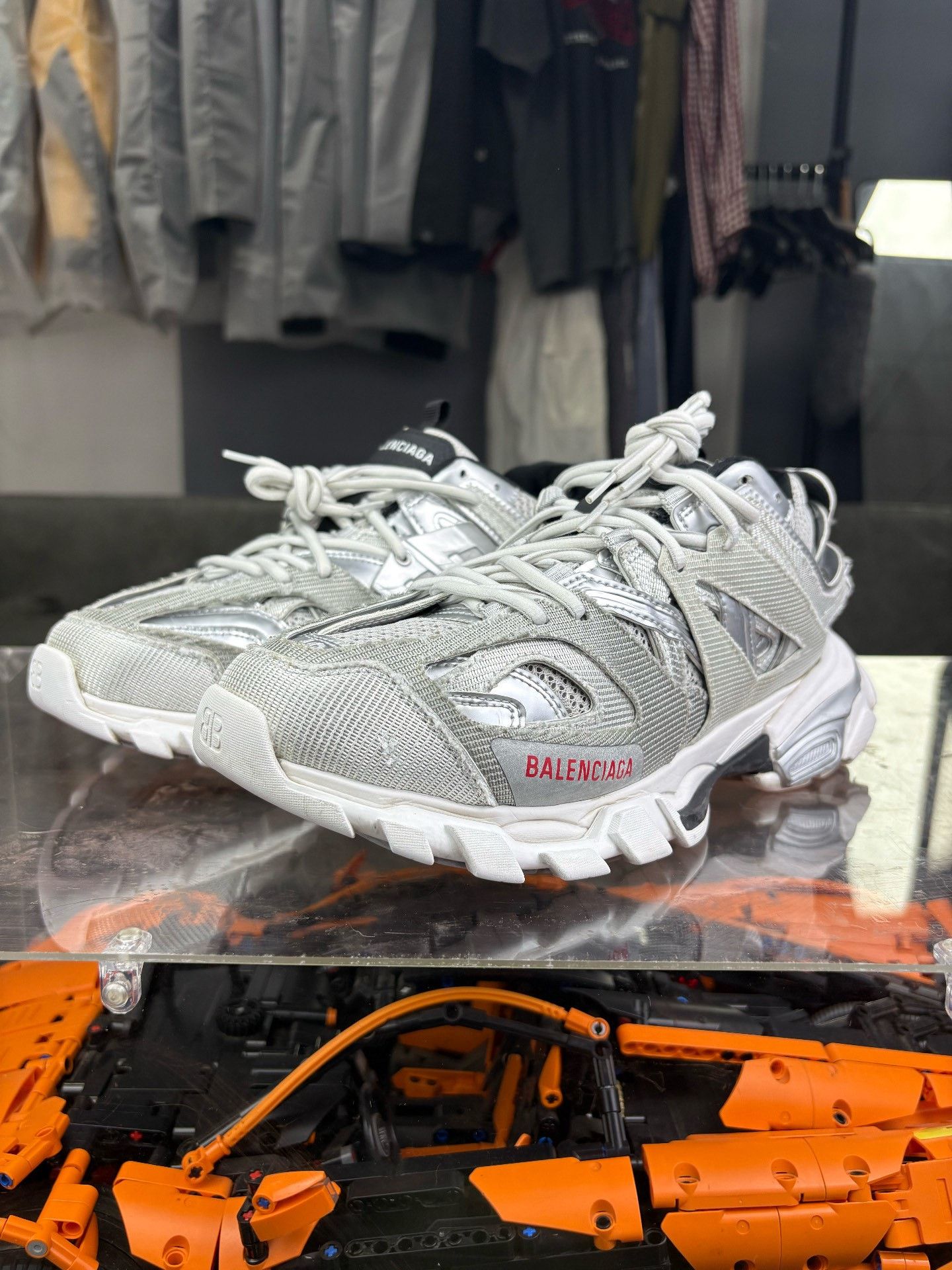 Balenciaga Balenciaga Silver Lowtop Sneakers 7.5 Men Size US 7.5 / EU 40-41 - 1 Thumbnail