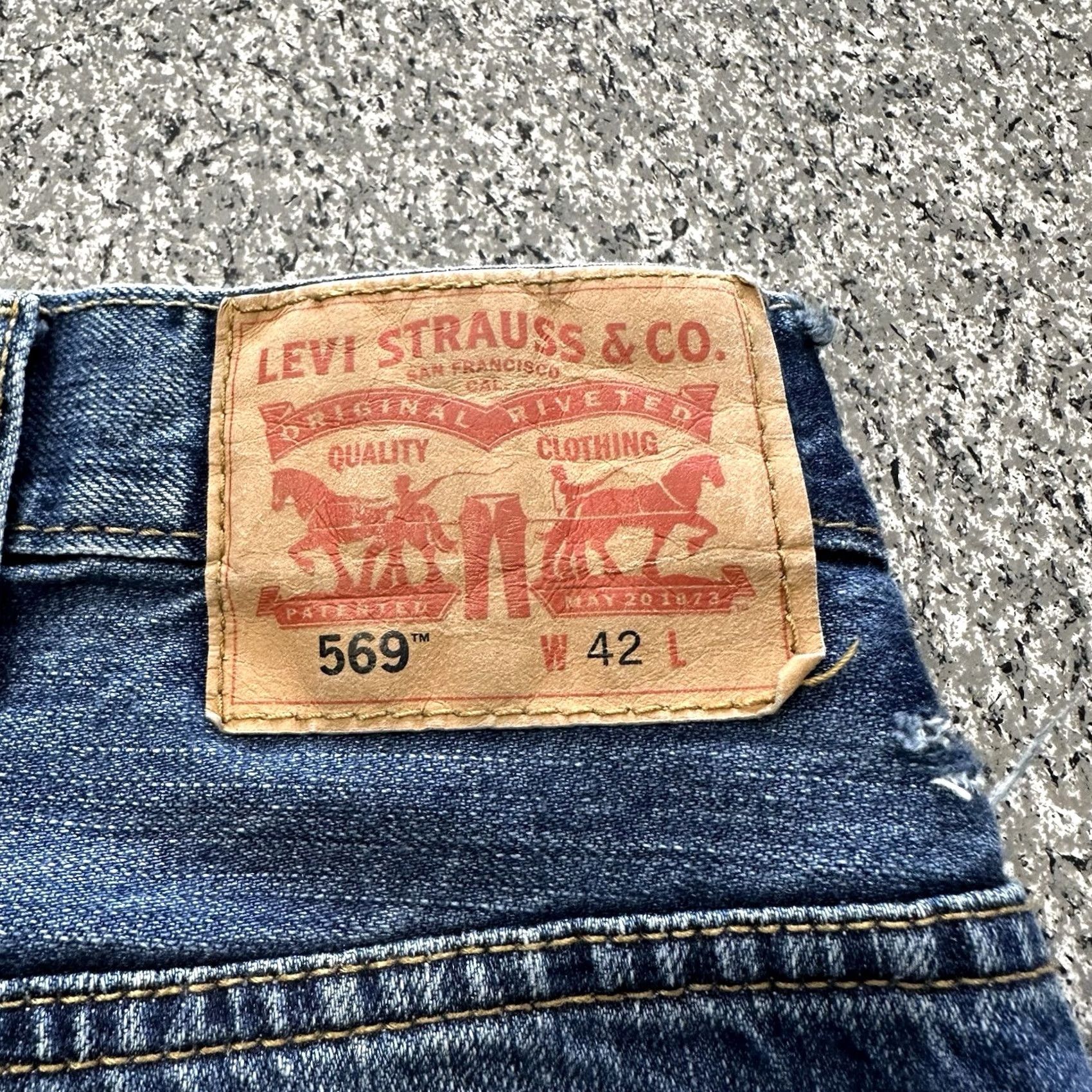 Levi's Levi's Shorts Denim Mens 42x12 Relaxed Fit Dark Wash Denim Shorts Mens 42 Levi's Size US 42 / EU 58 - 3 Thumbnail