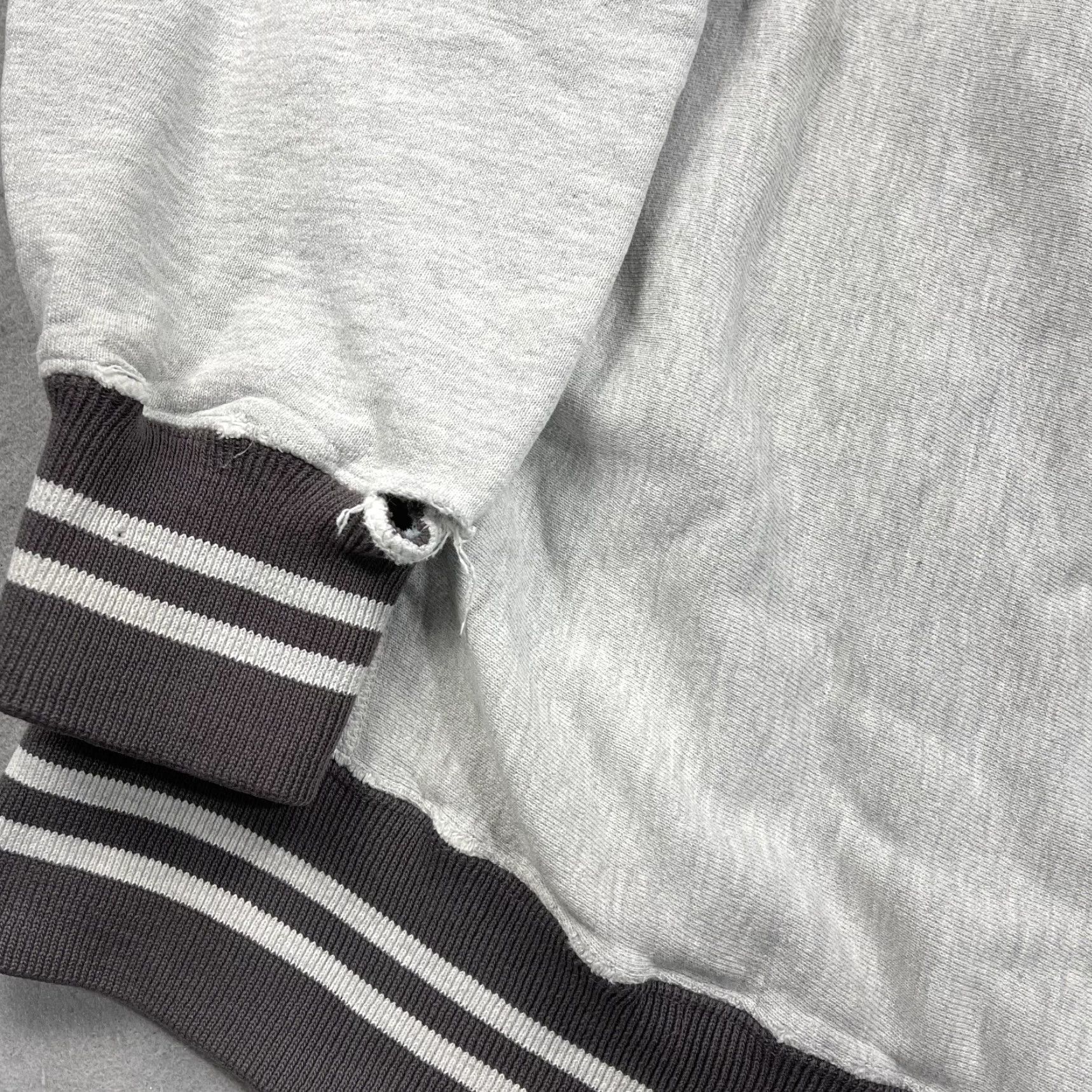 Champion VINTAGE Champion Sweatshirt Mens XL Distressed Gray Reverse Weave Crewneck 90s Size US XL / EU 56 / 4 - 5 Thumbnail